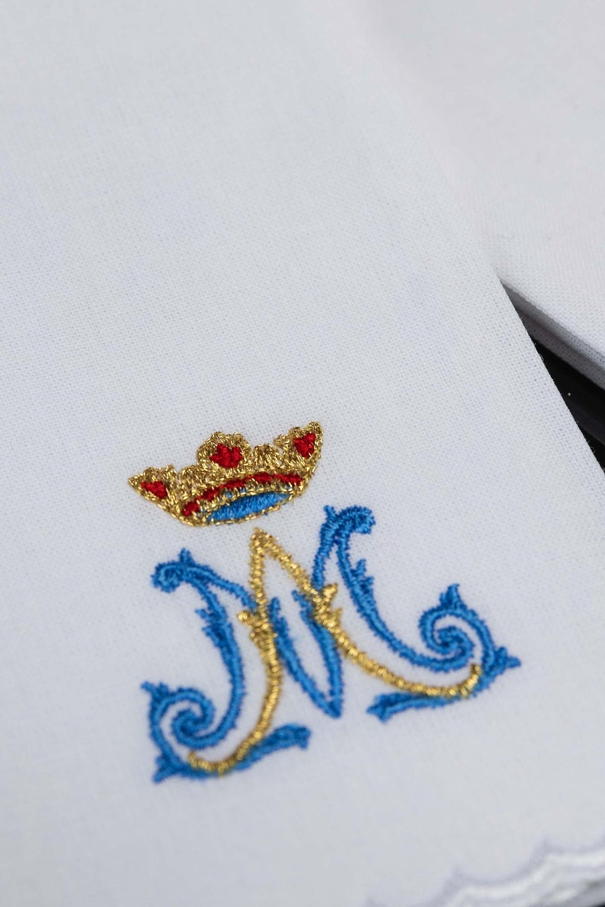 Ensemble de 5 purificatoires avec broderie mariale