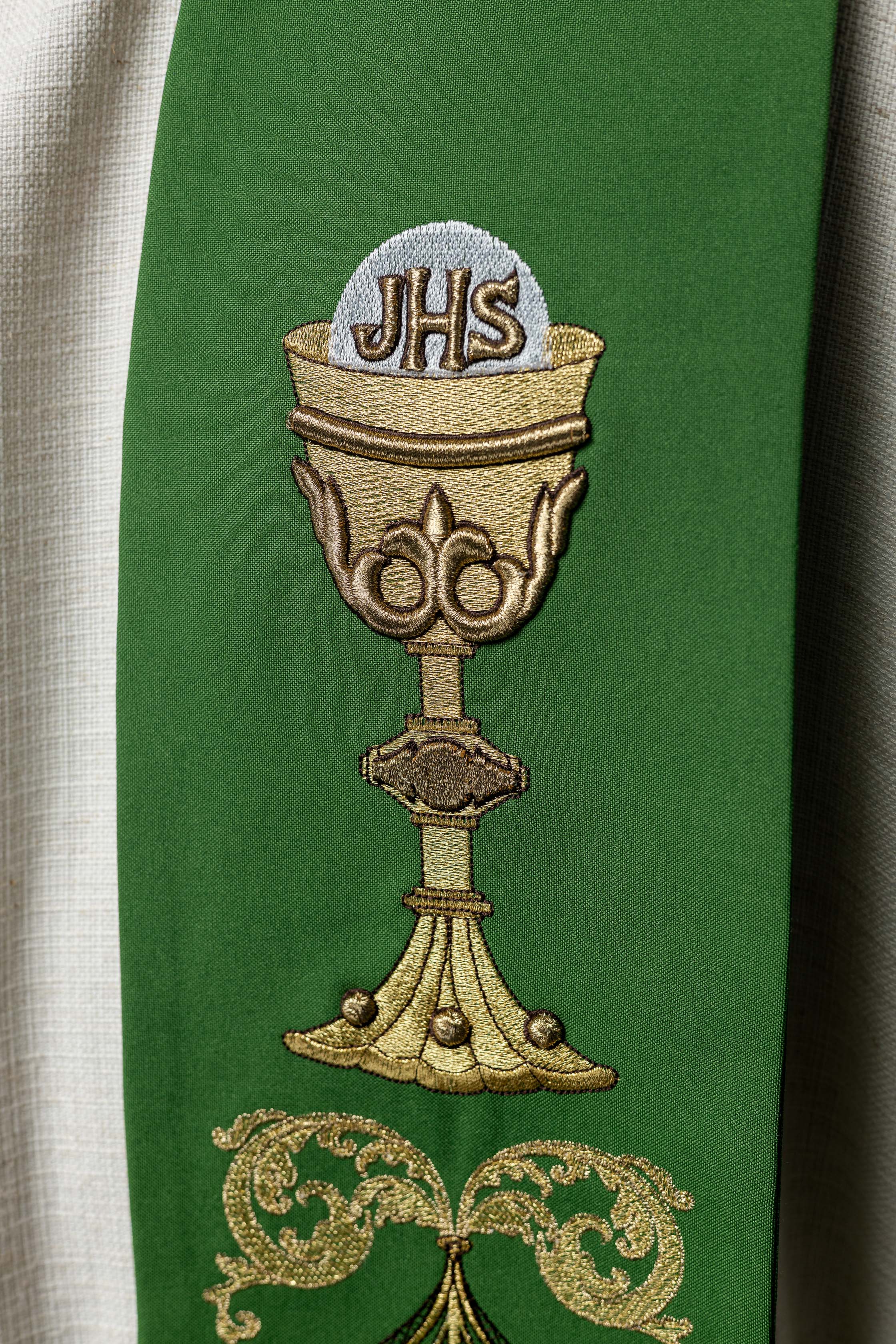 Étole de prêtre verte Calice IHS