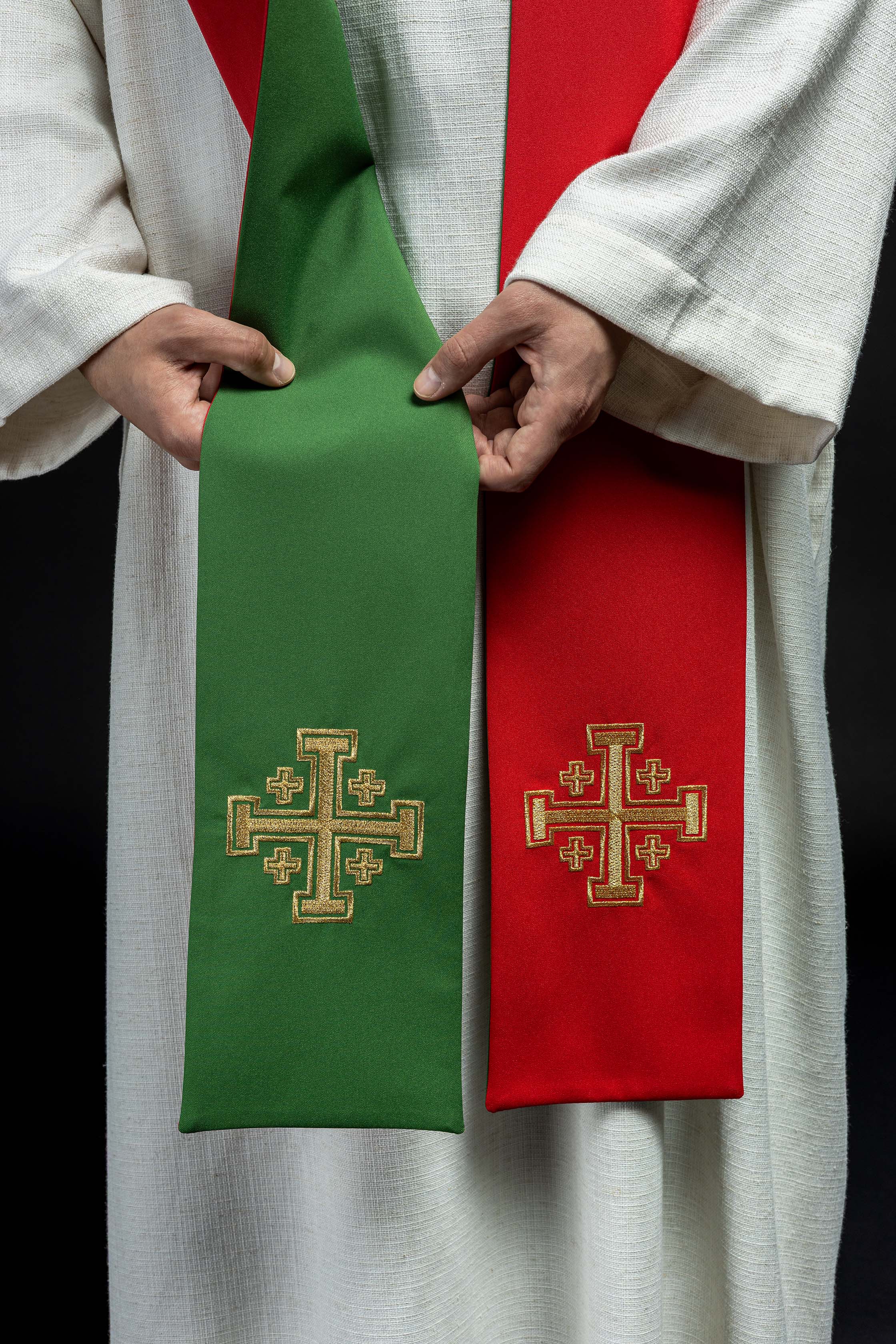 Dwustronna stuła kapłańska haftowana zielono-czerwona Krzyż Jerozolimski - ORNATY.PL
