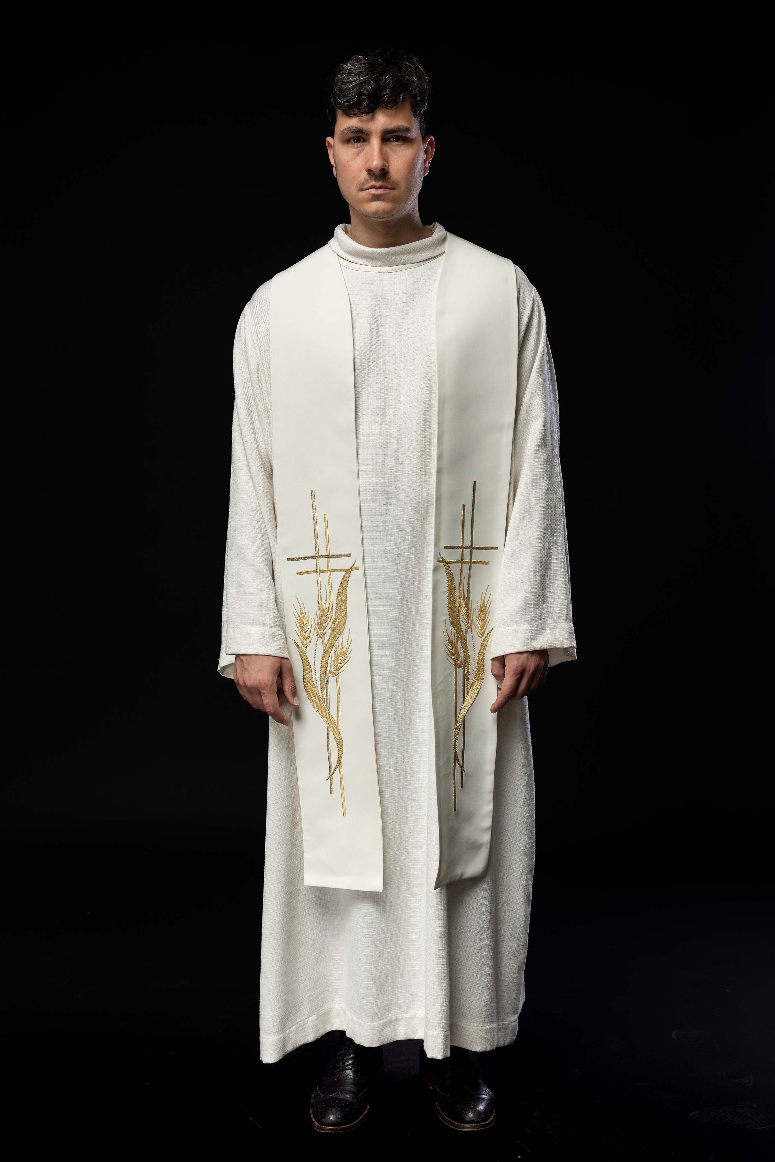 Étole de prêtre brodée avec croix décorée en écru