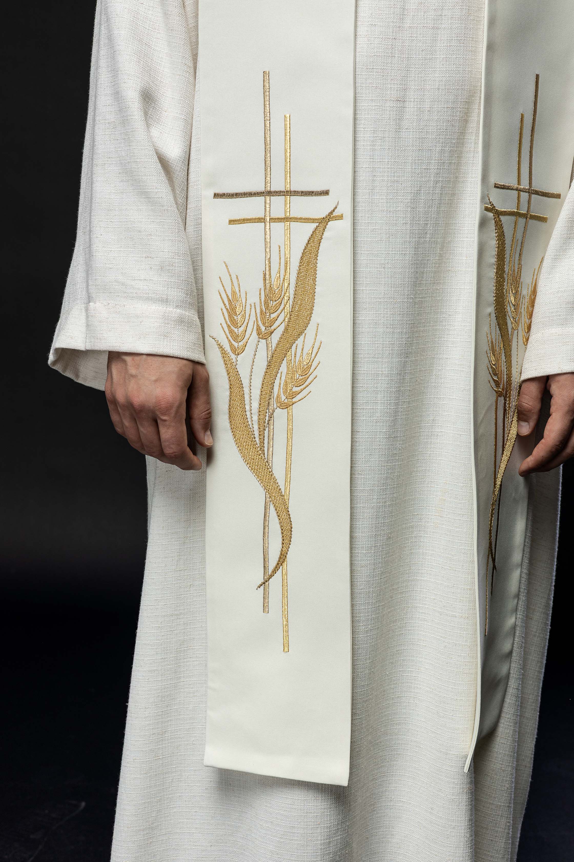 Étole de prêtre brodée avec croix décorée en écru