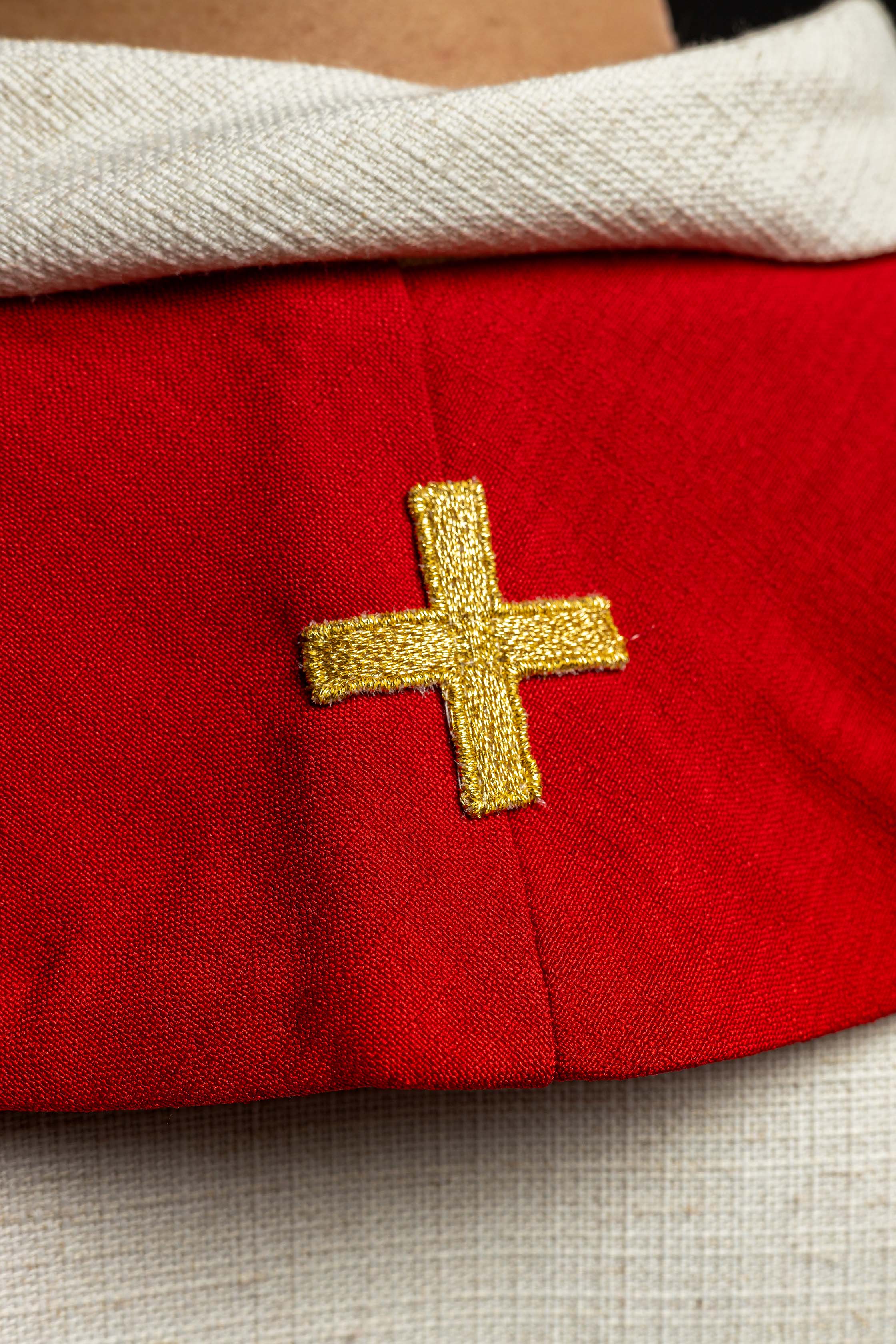 Stuła haftowana Duch Święty, krzyż i języki ognia Czerwona - ORNATY.PL
