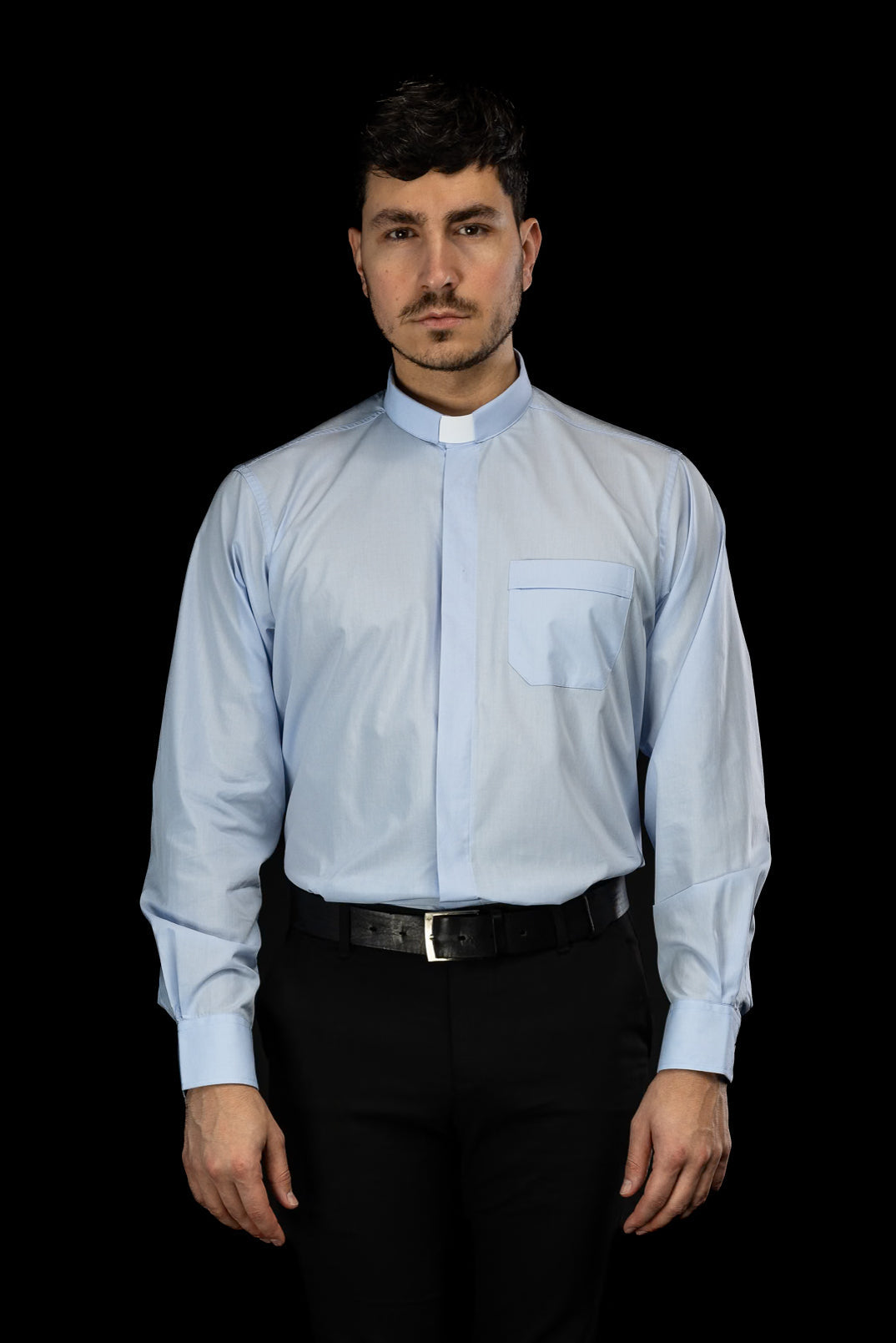 Chemise clergyman bleue à manches longues avec col romain