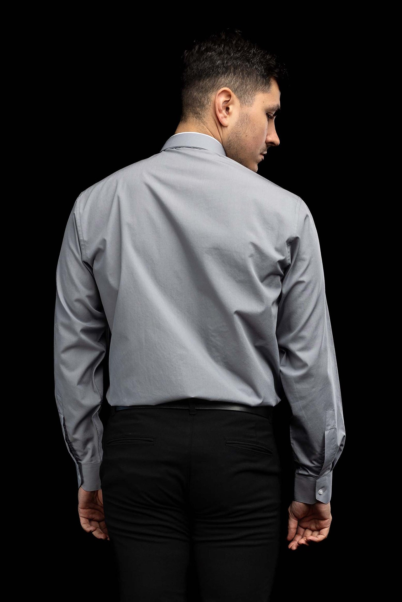 Chemise clergyman romaine gris clair à manches longues avec col romain