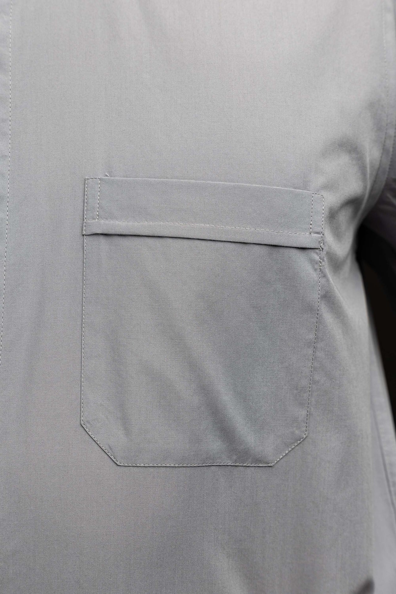 Chemise clergyman romaine gris clair à manches longues avec col romain