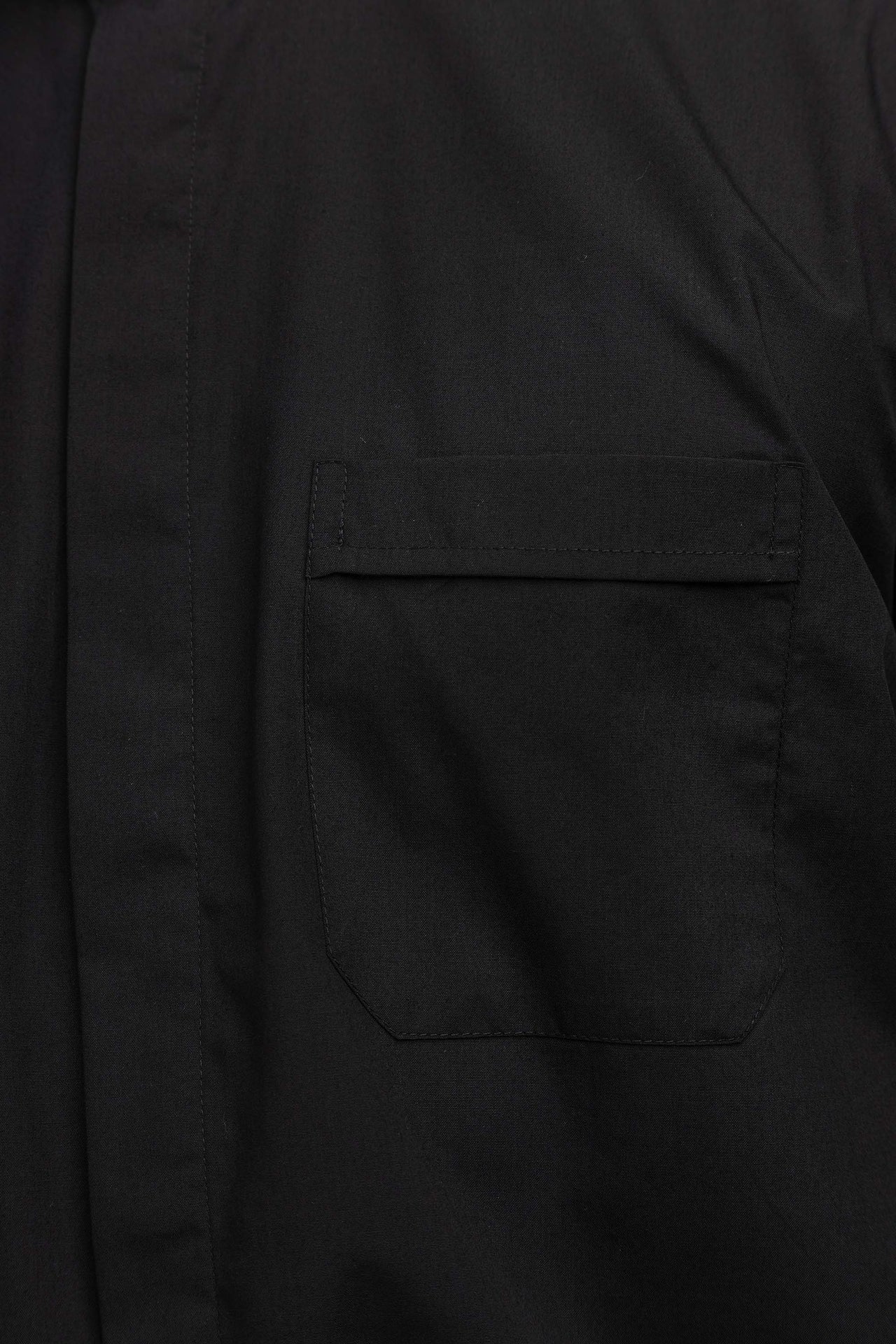 Chemise clergyman romaine noire à manches courtes avec col romain