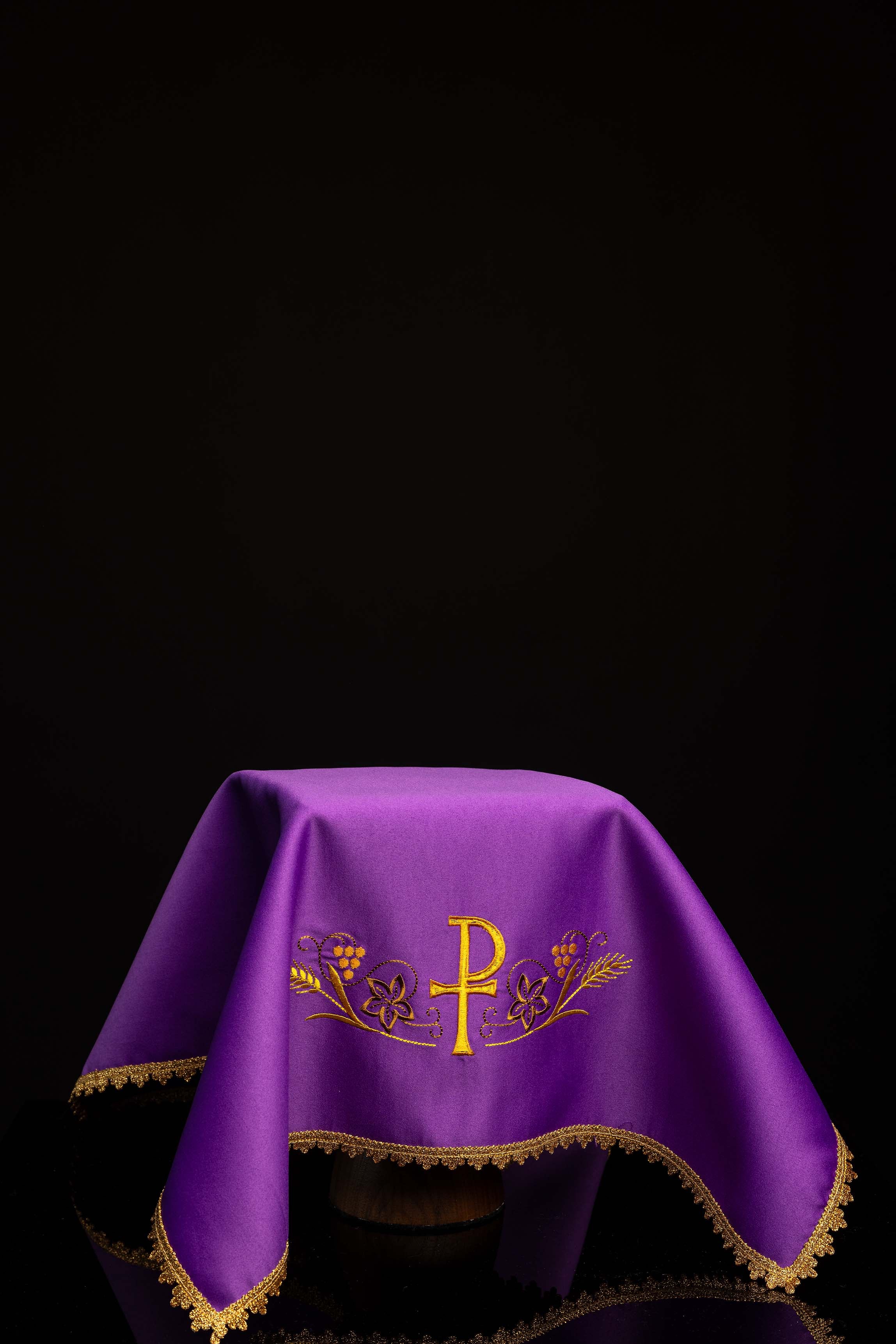Ensemble de quatre voiles de calice avec motif PAX