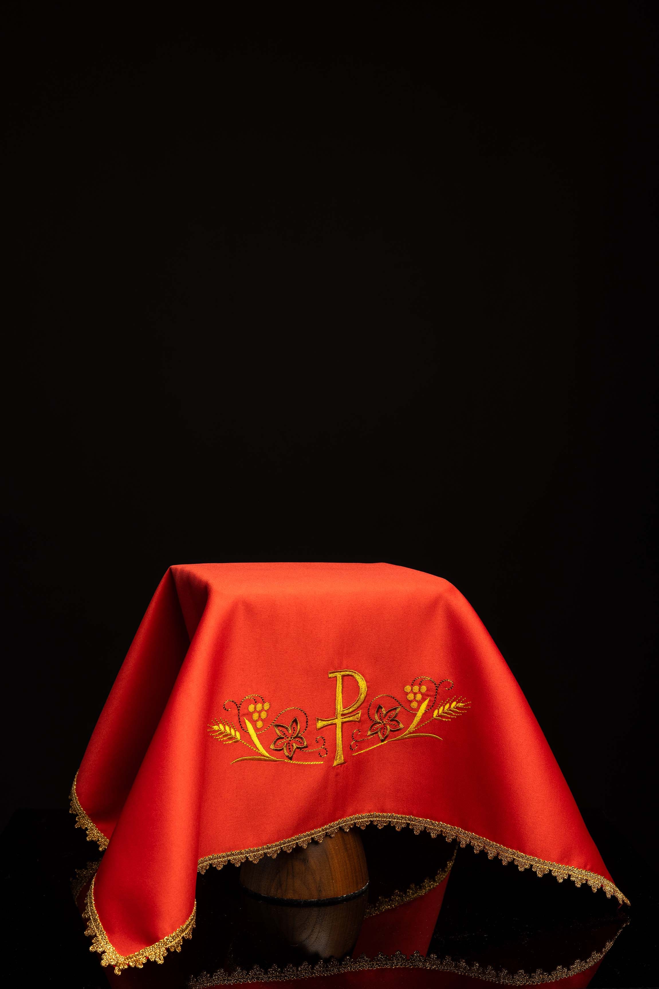 Ensemble de quatre voiles de calice avec motif PAX