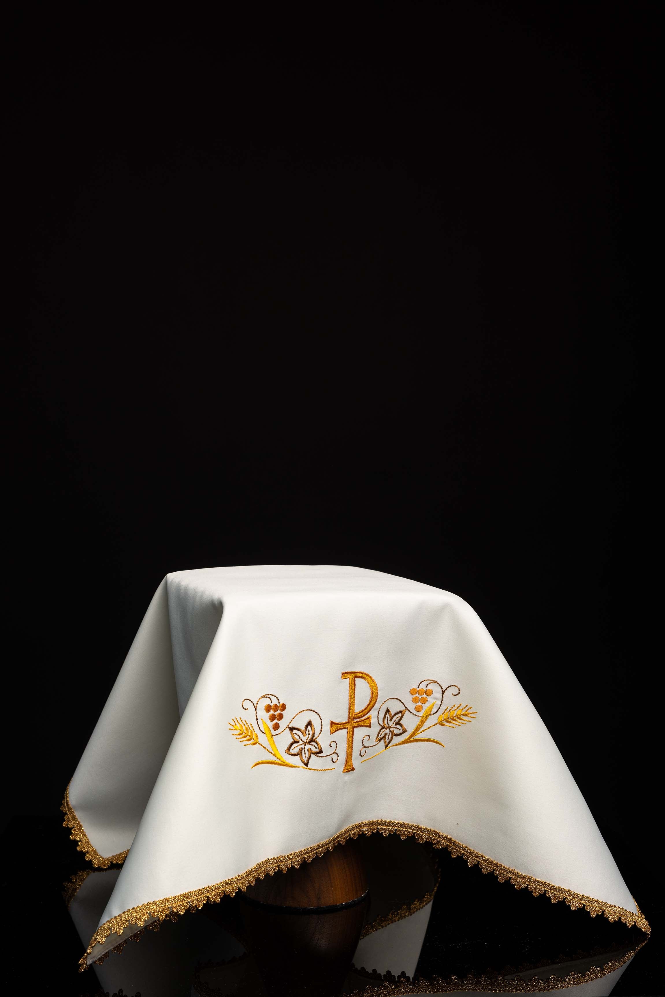 Ensemble de quatre voiles de calice avec motif PAX