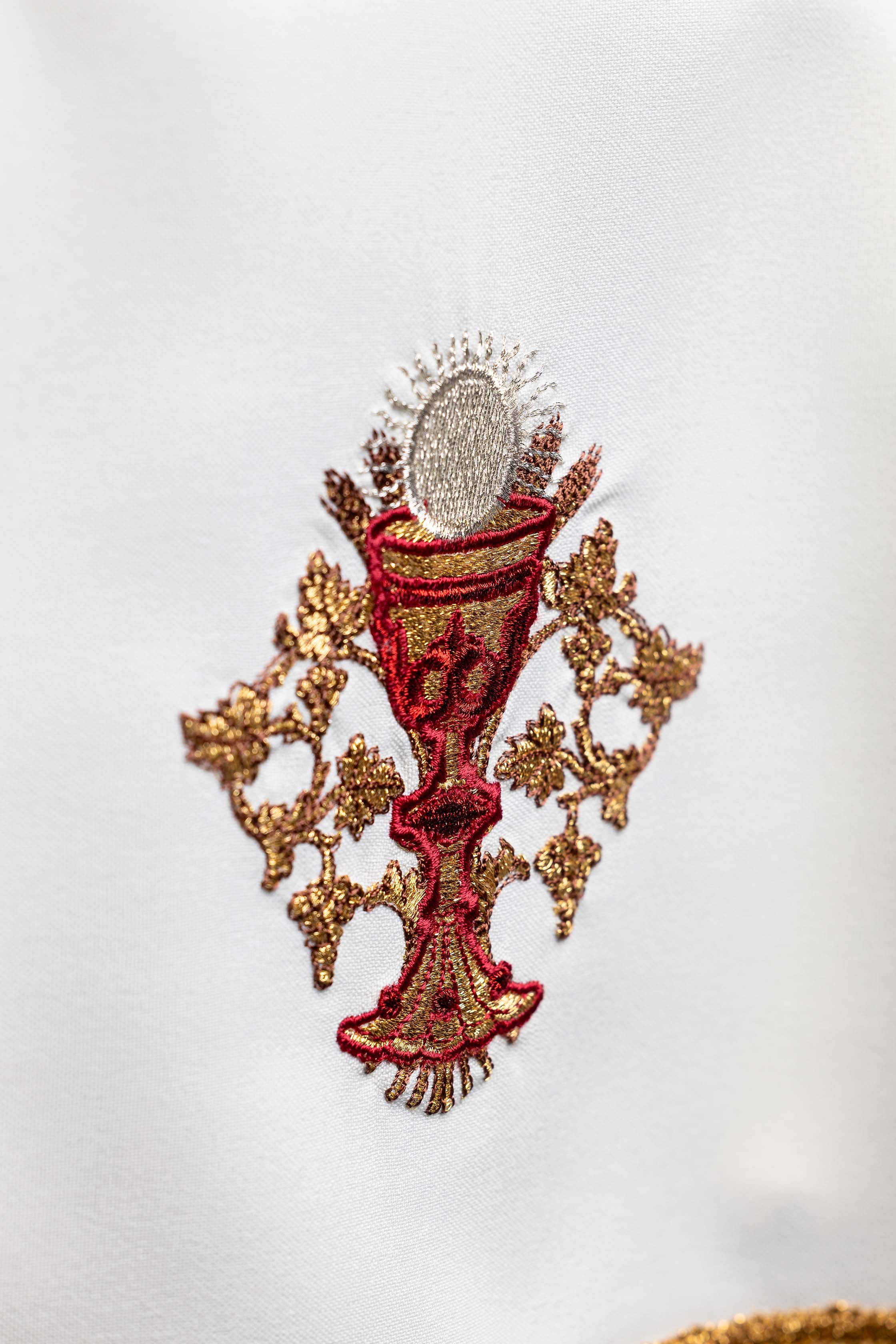 Voile de calice avec motif de calice eucharistique brodé