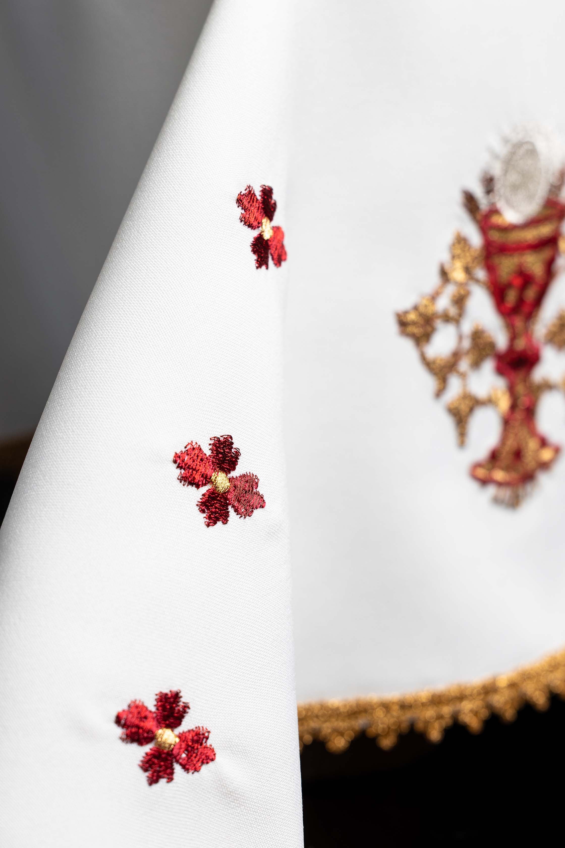 Voile de calice avec motif de calice eucharistique brodé
