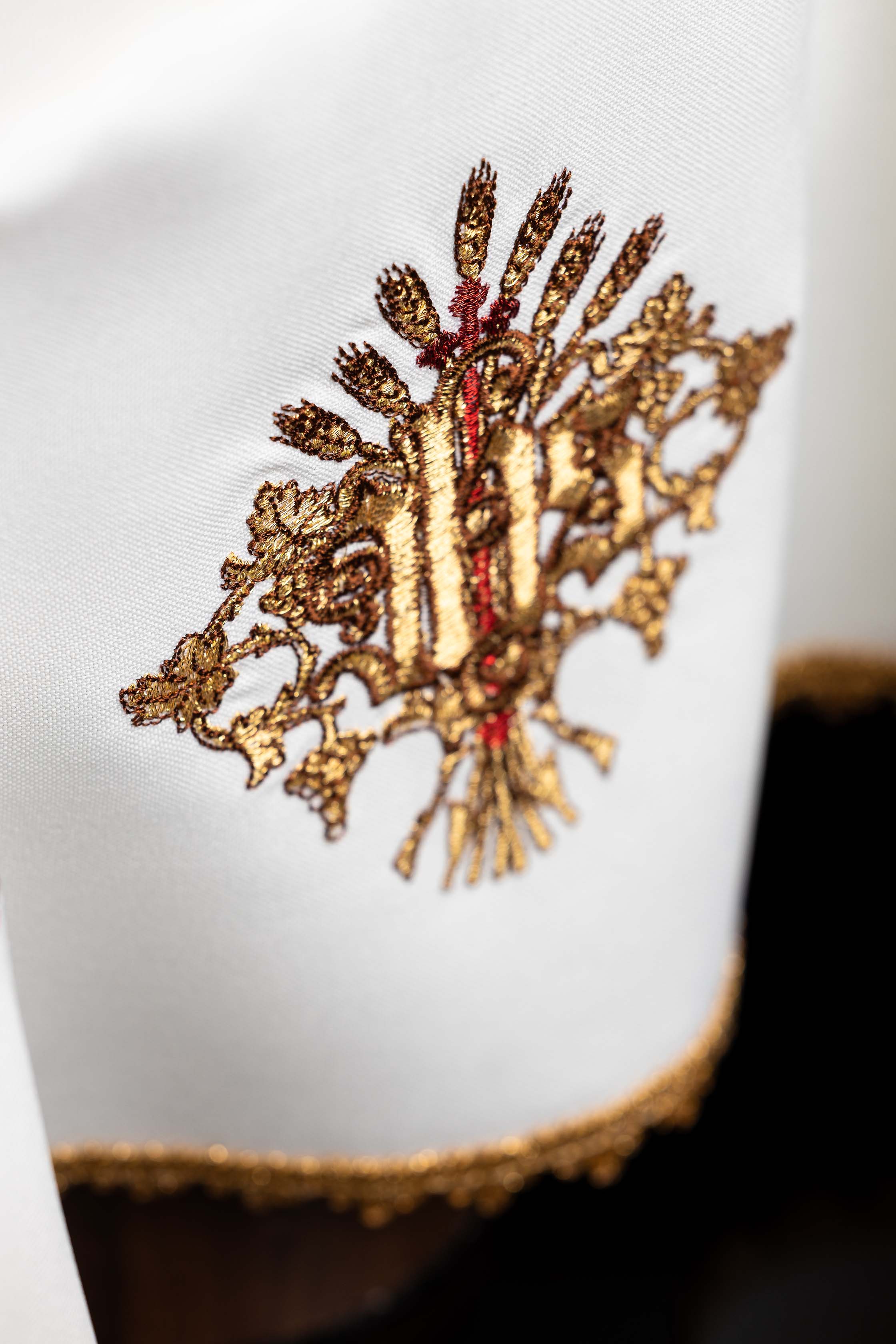 Voile de calice avec motif IHS brodé
