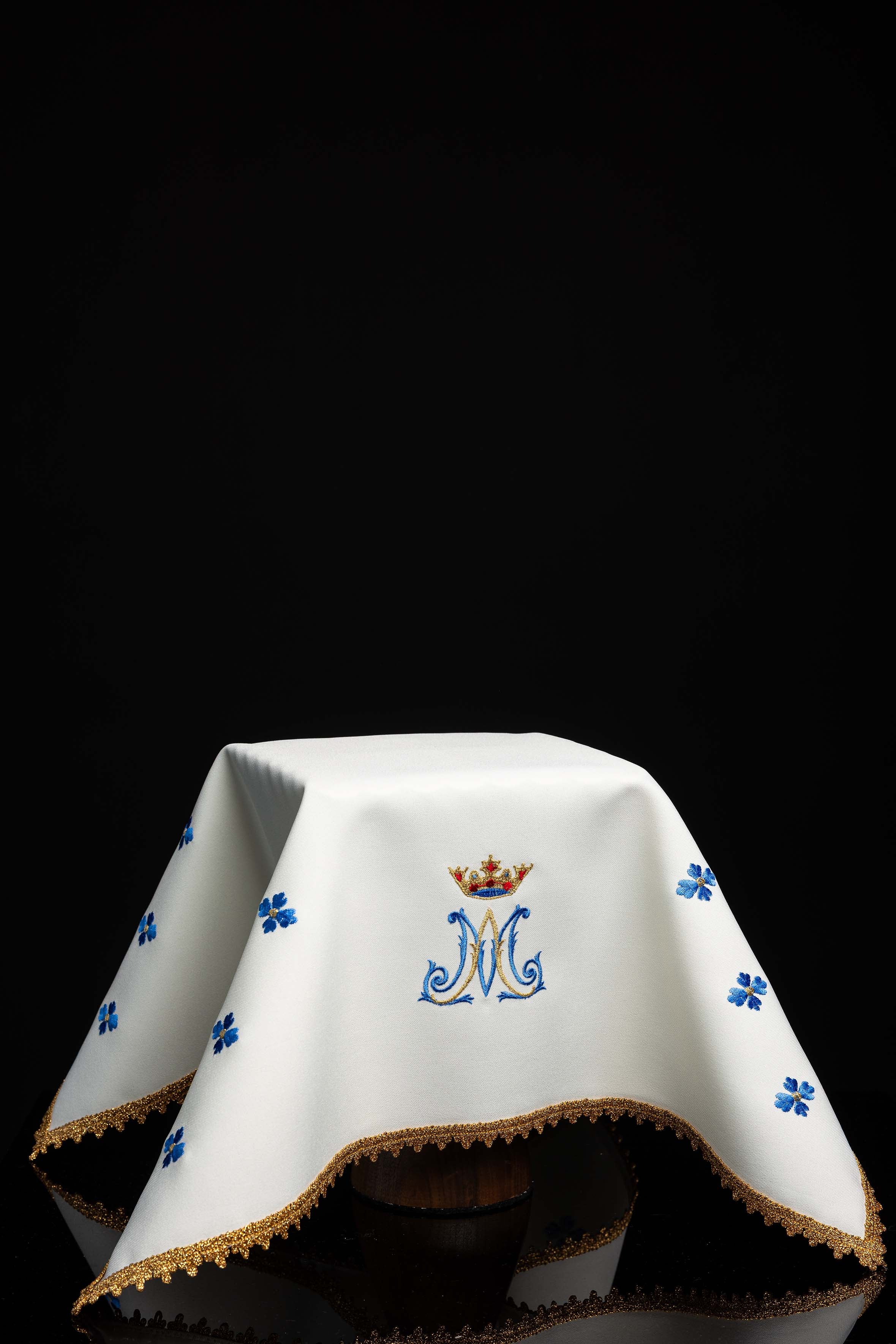 Voile de calice avec broderie mariale