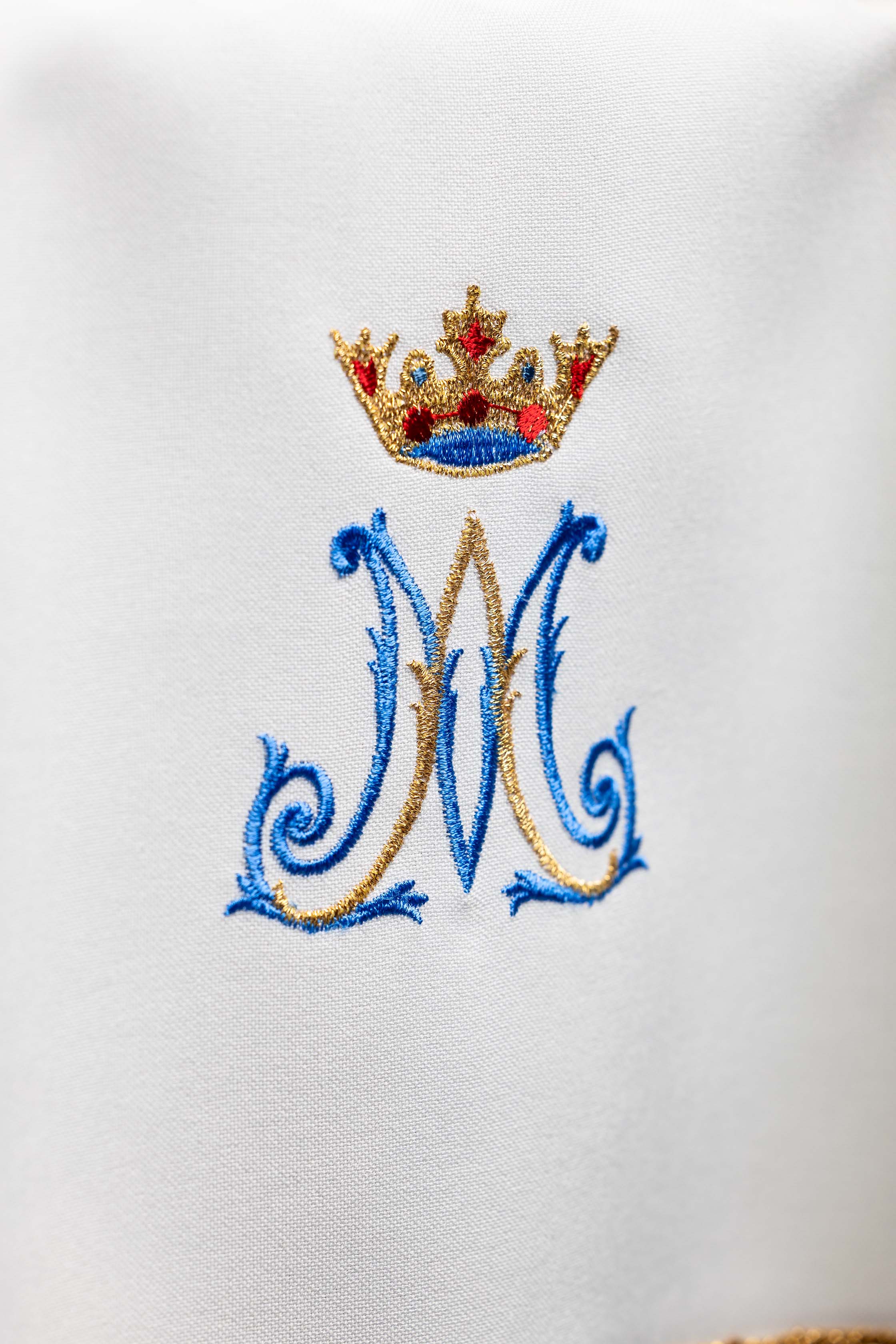 Voile de calice avec broderie mariale