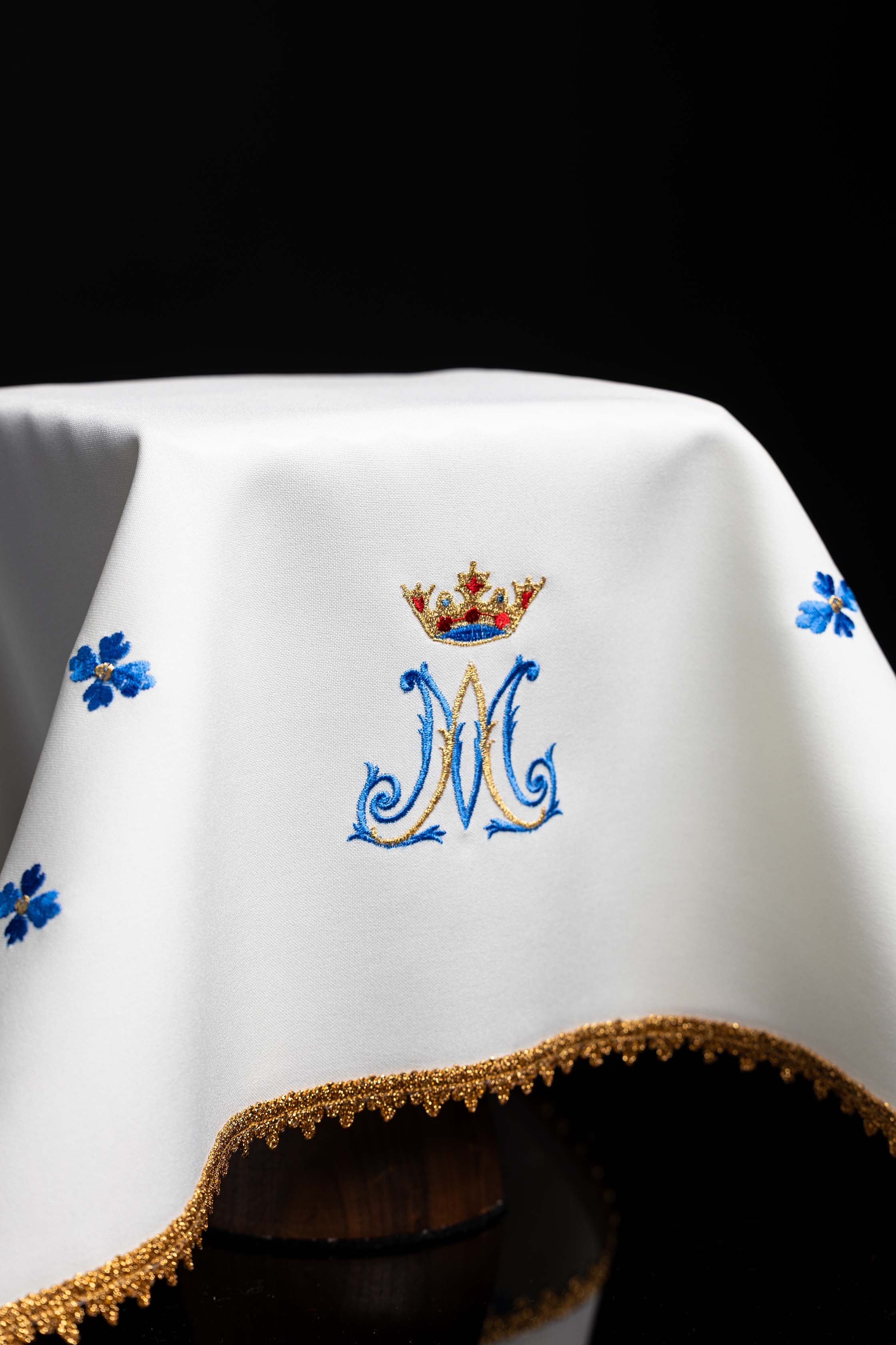 Voile de calice avec broderie mariale