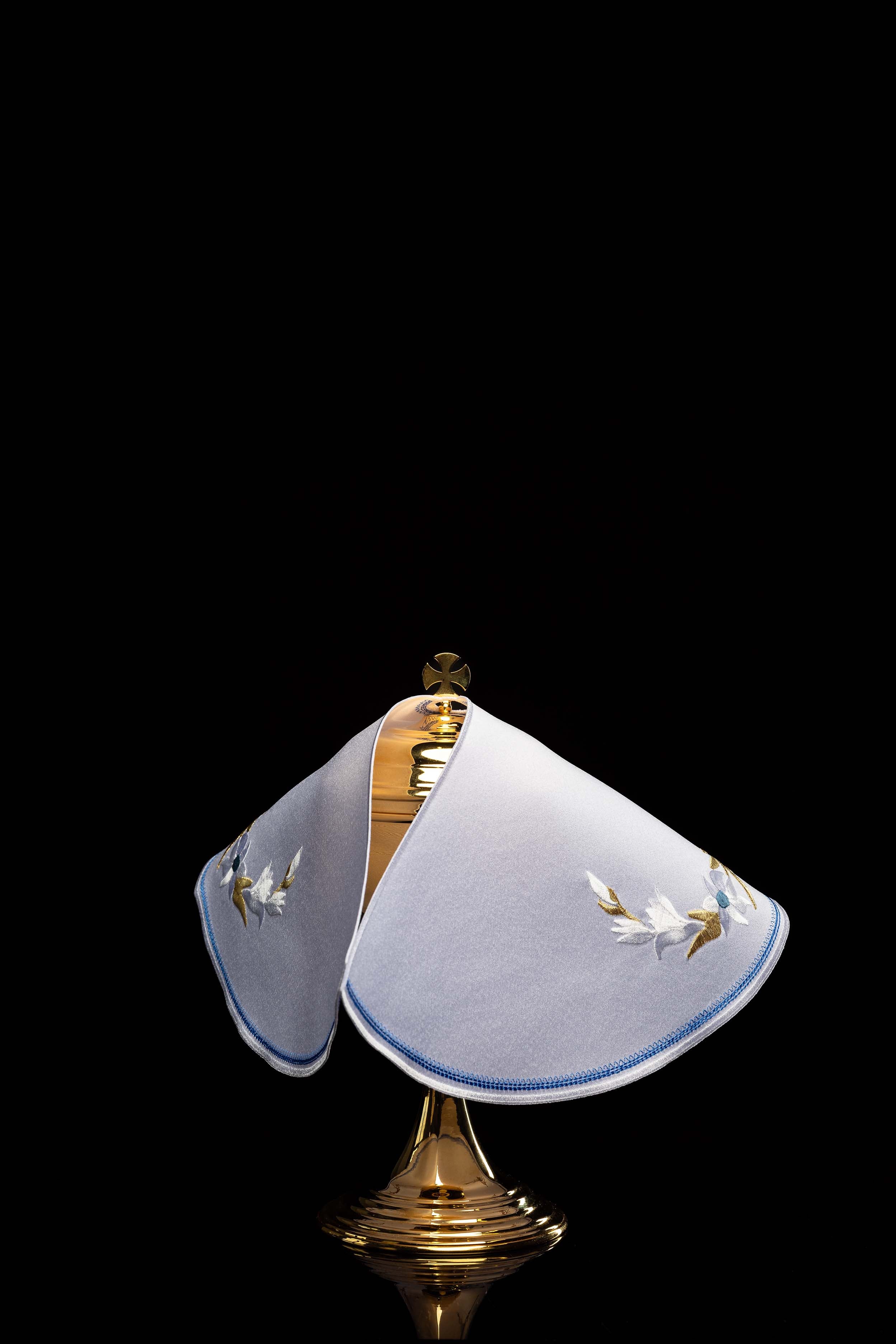 Voile de ciboire brodé avec motif marial