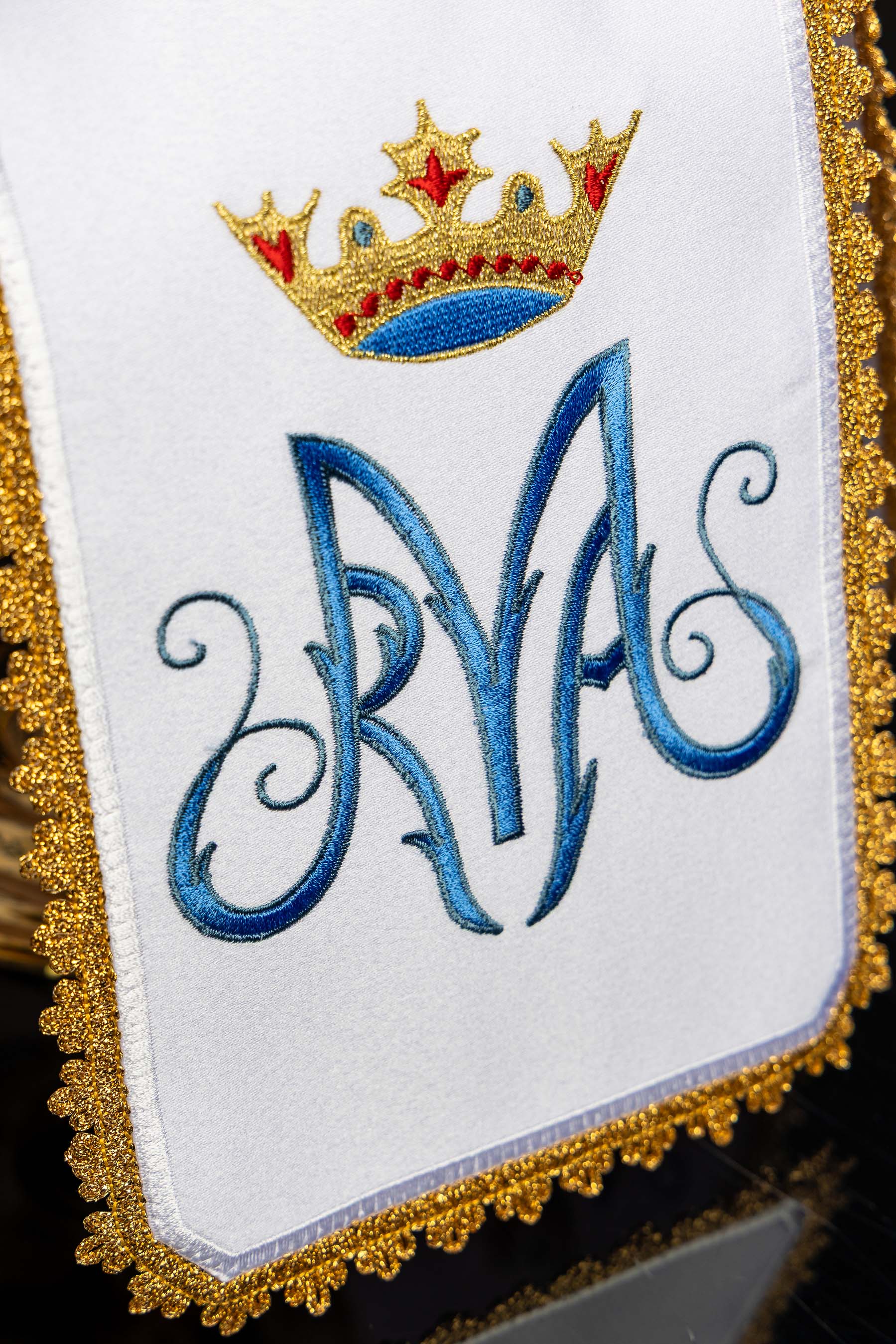 Voile de ciboire avec broderie mariale
