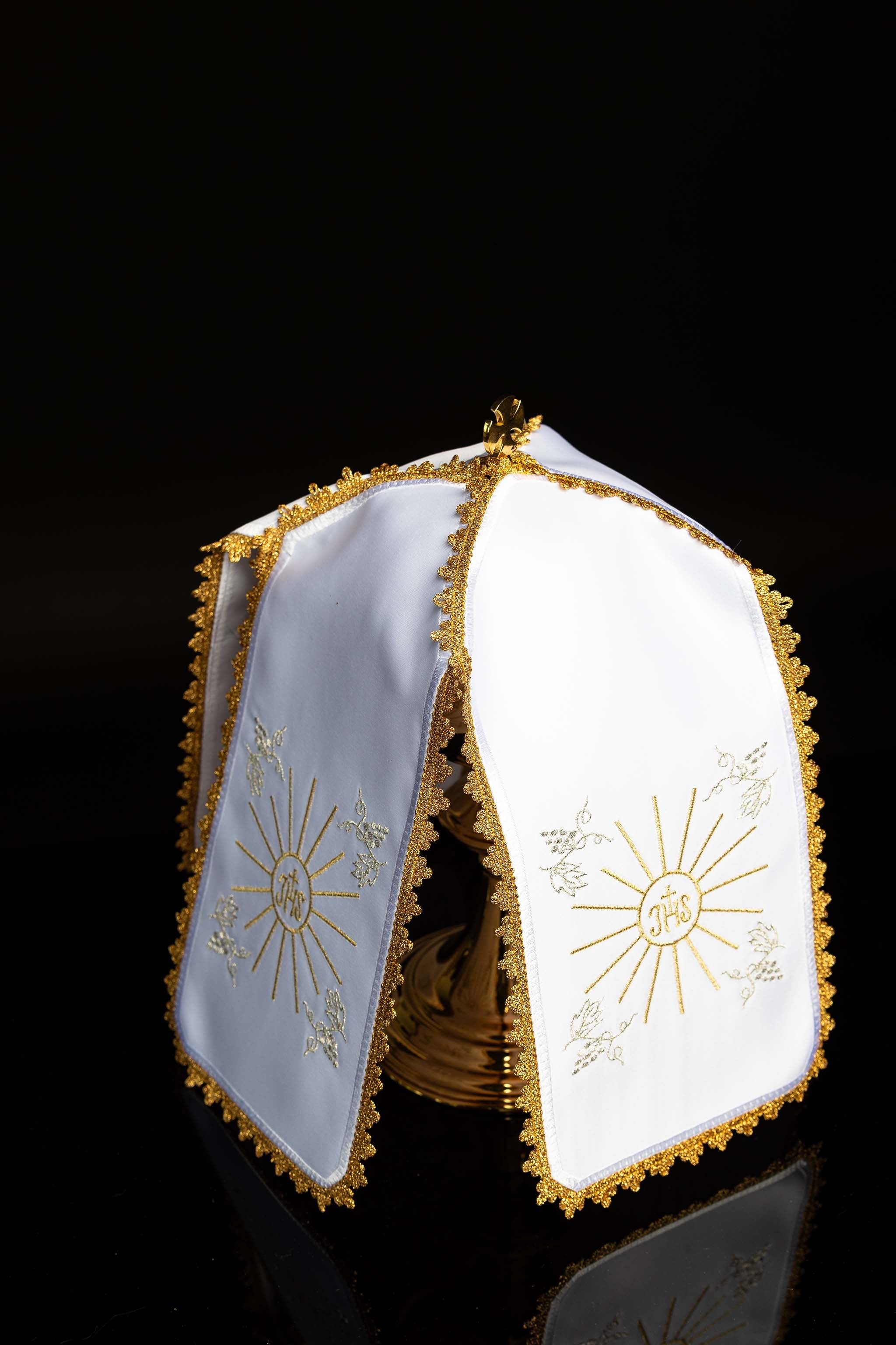 Voile de ciboire avec motif IHS brodé