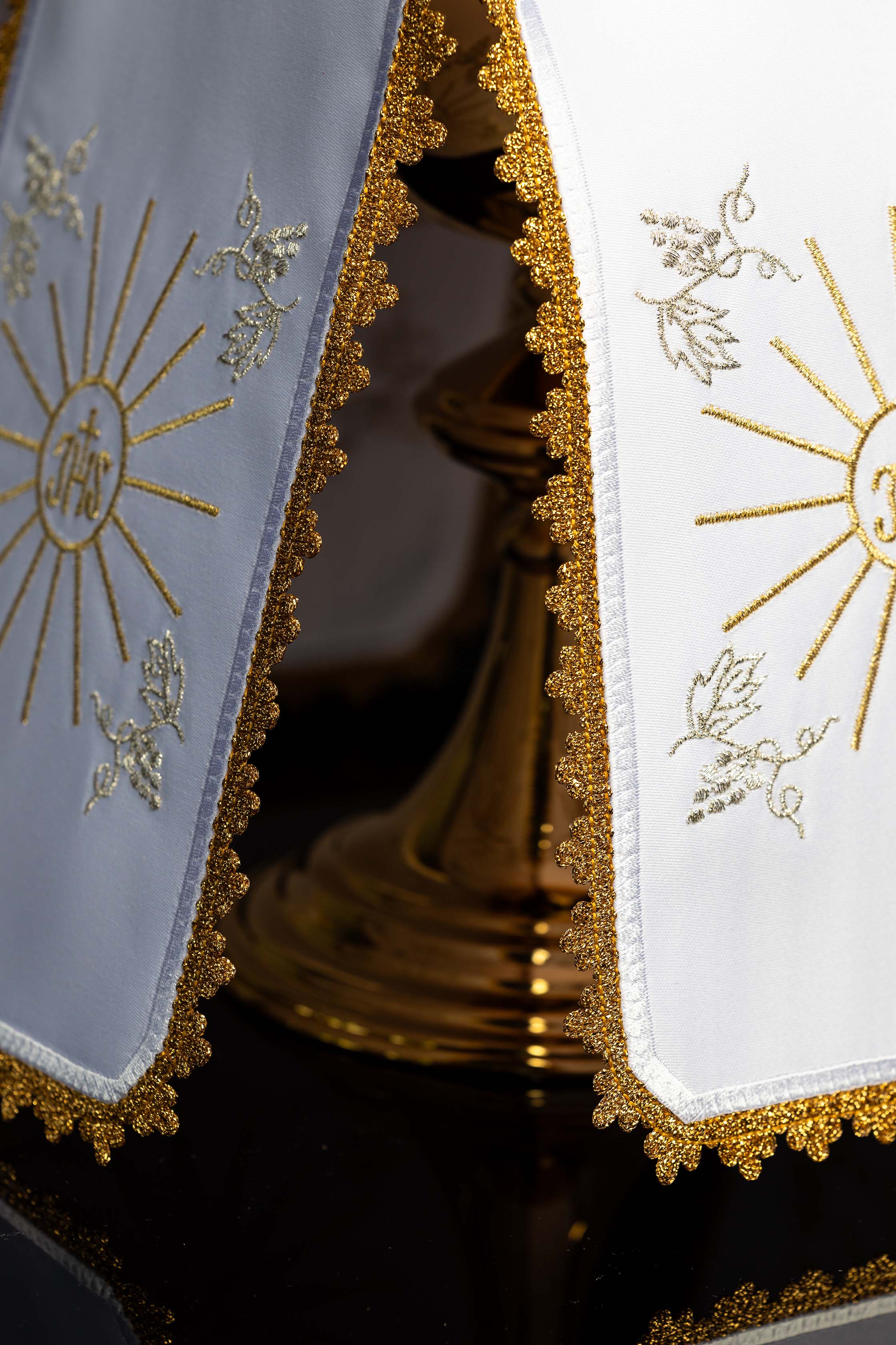 Voile de ciboire avec motif IHS brodé