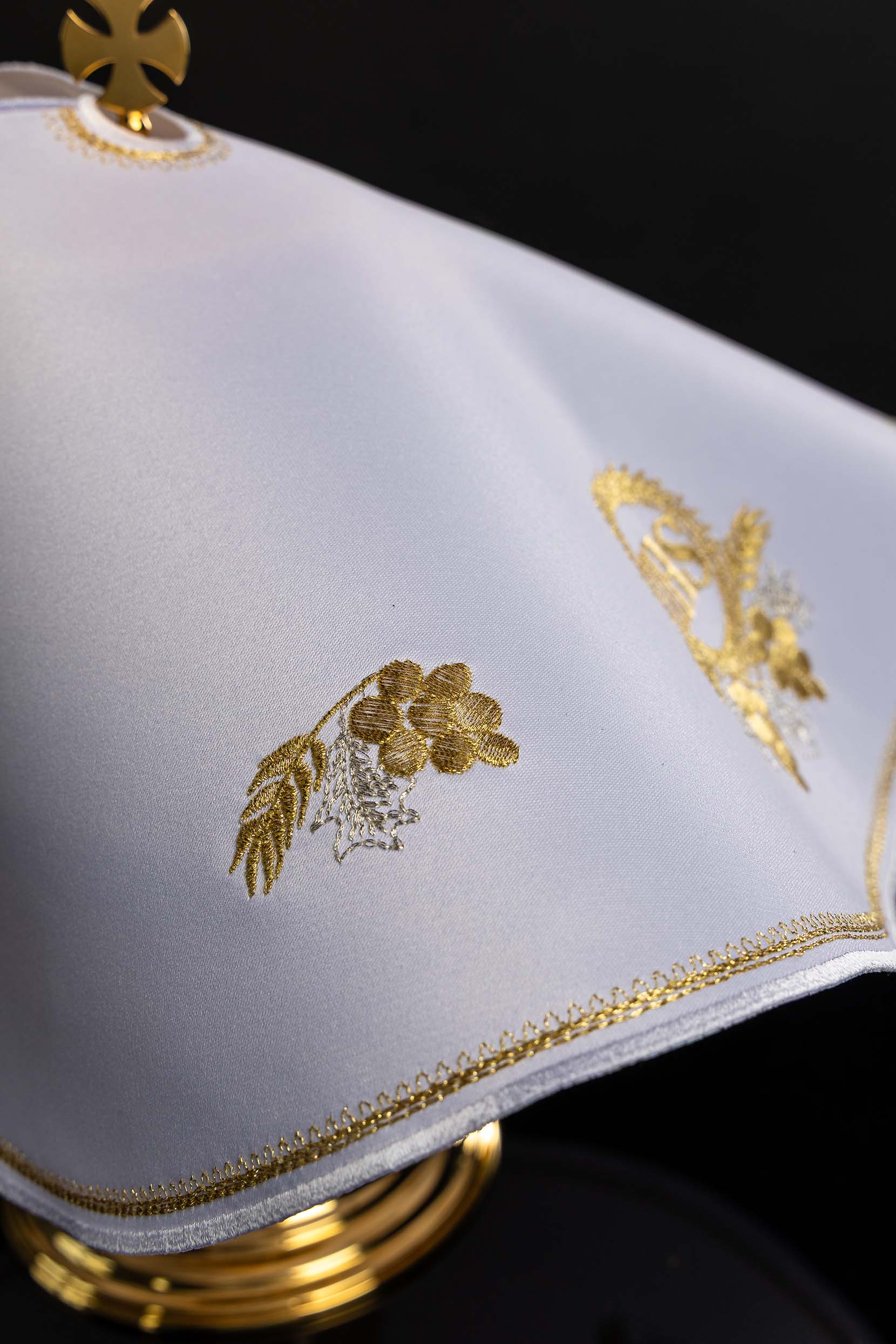 Voile de ciboire brodé IHS
