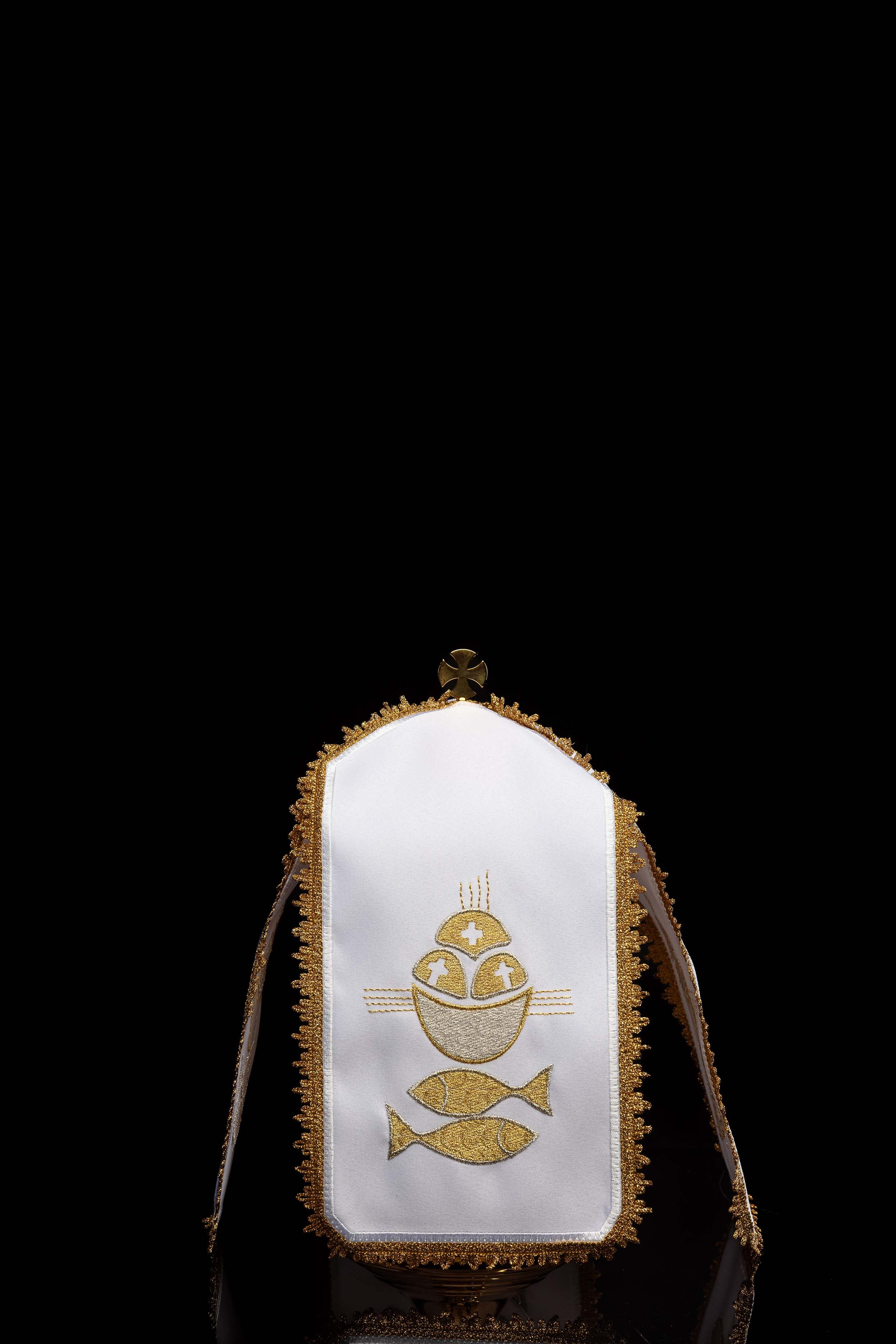 Voile de ciboire avec broderie du pain et des poissons