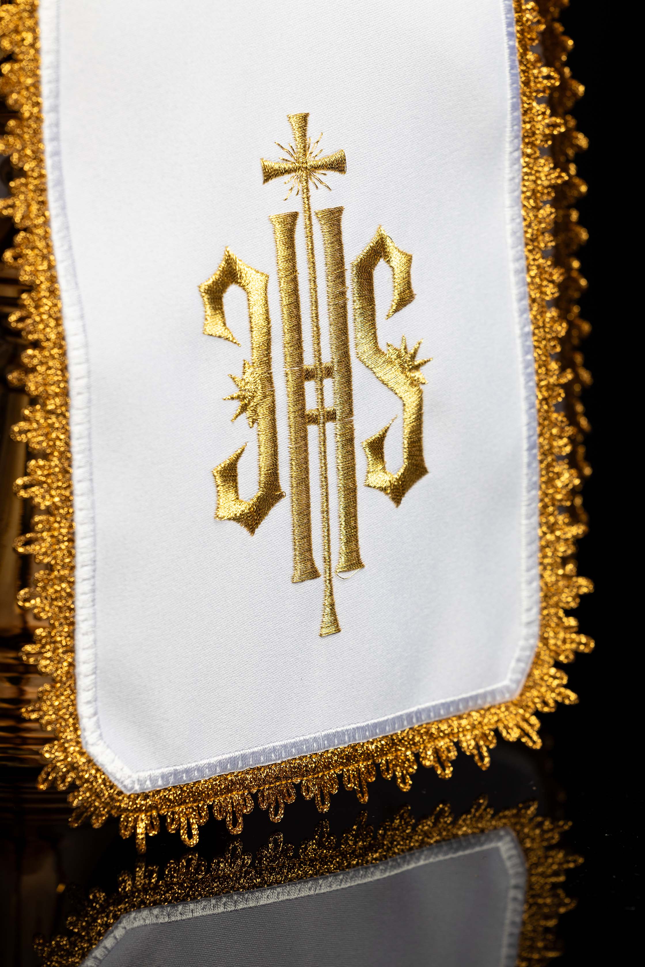Voile de ciboire avec broderie IHS dorée