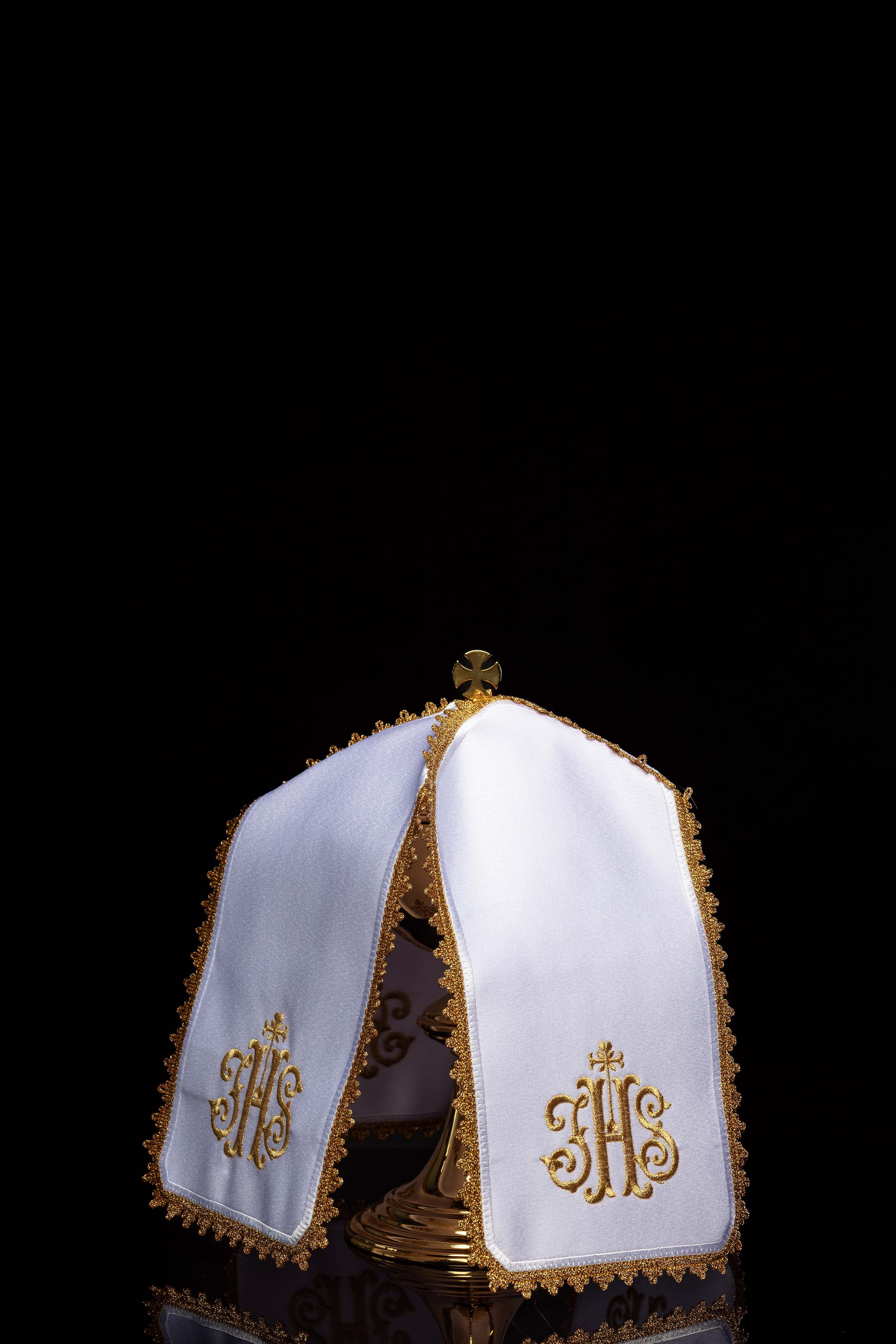 Voile de ciboire avec broderie IHS