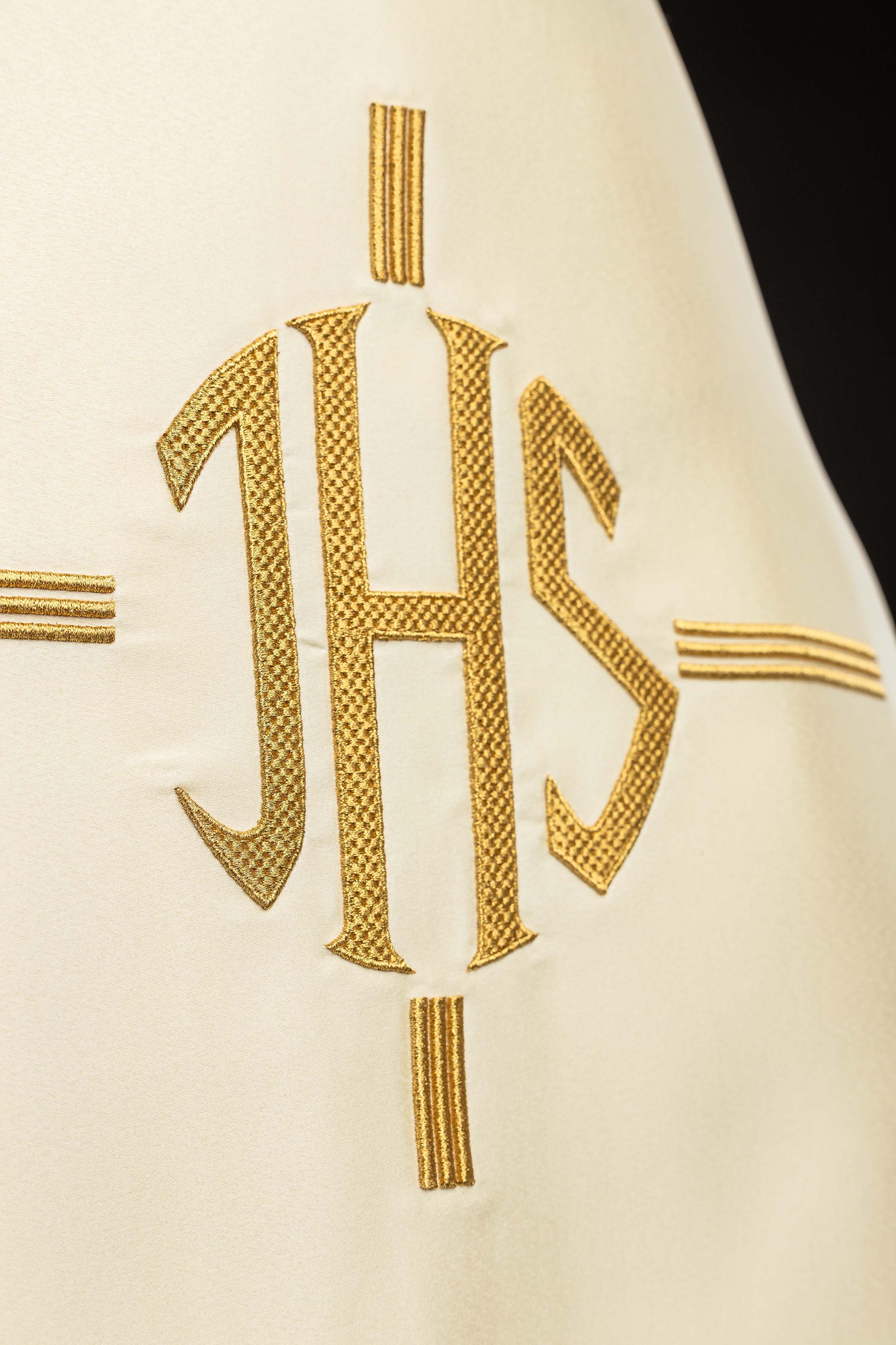 Voile huméral écru avec motif IHS brodé
