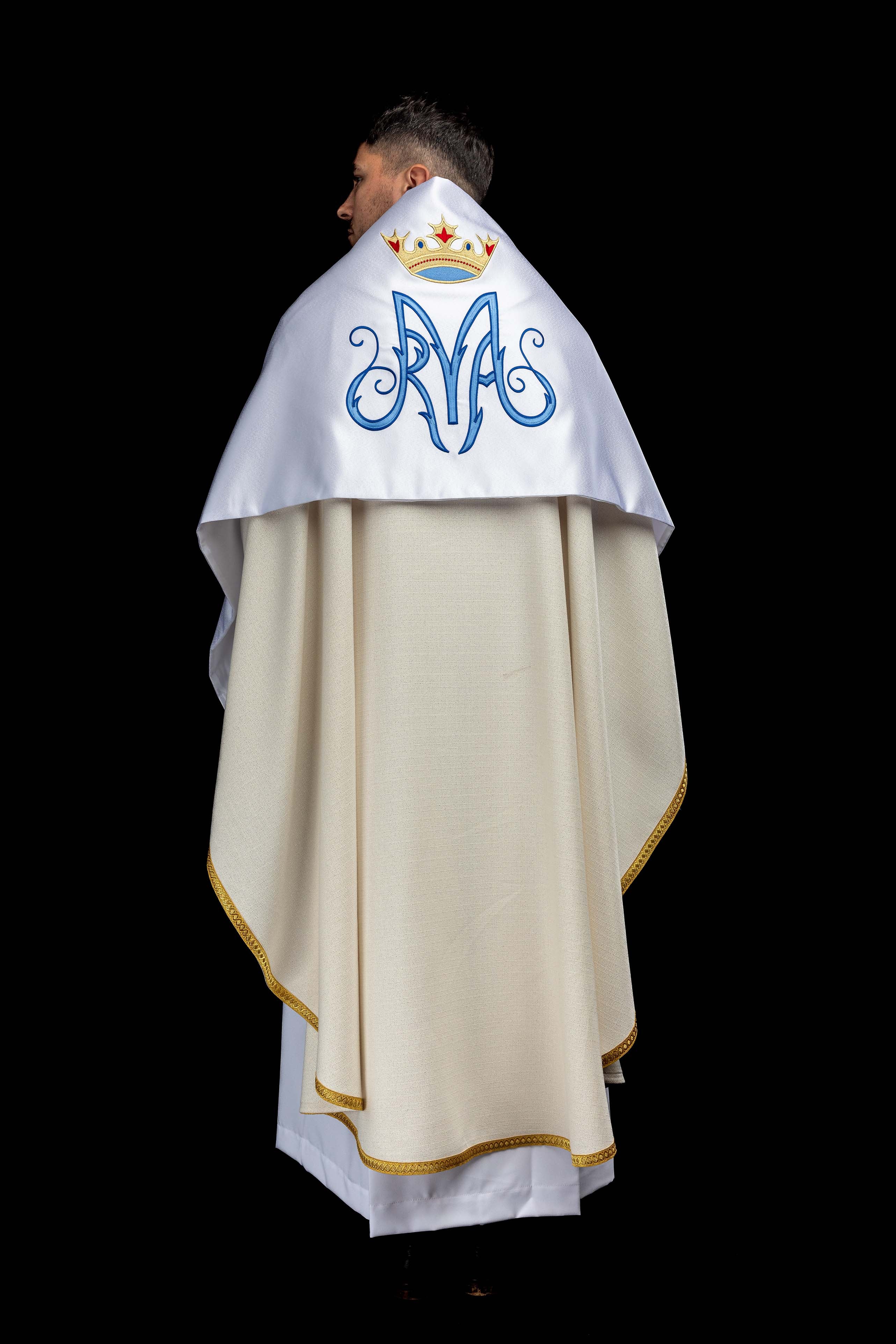 Voile huméral blanc avec symbole marial brodé