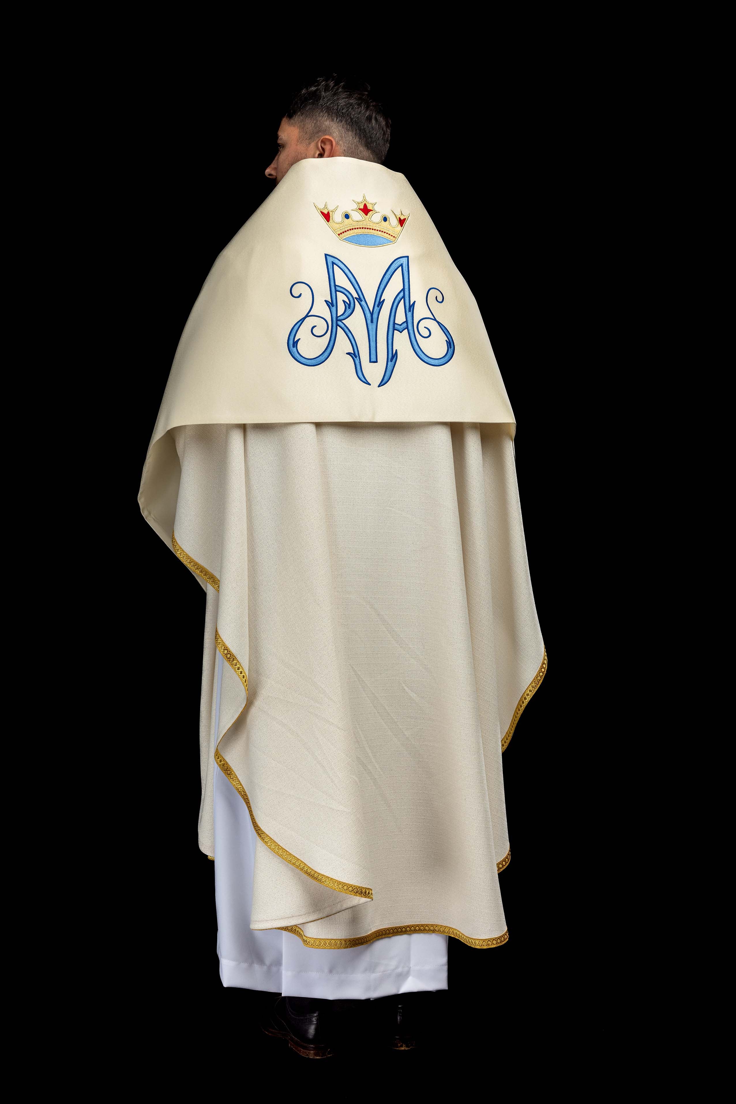 Voile huméral écru avec symbole marial brodé