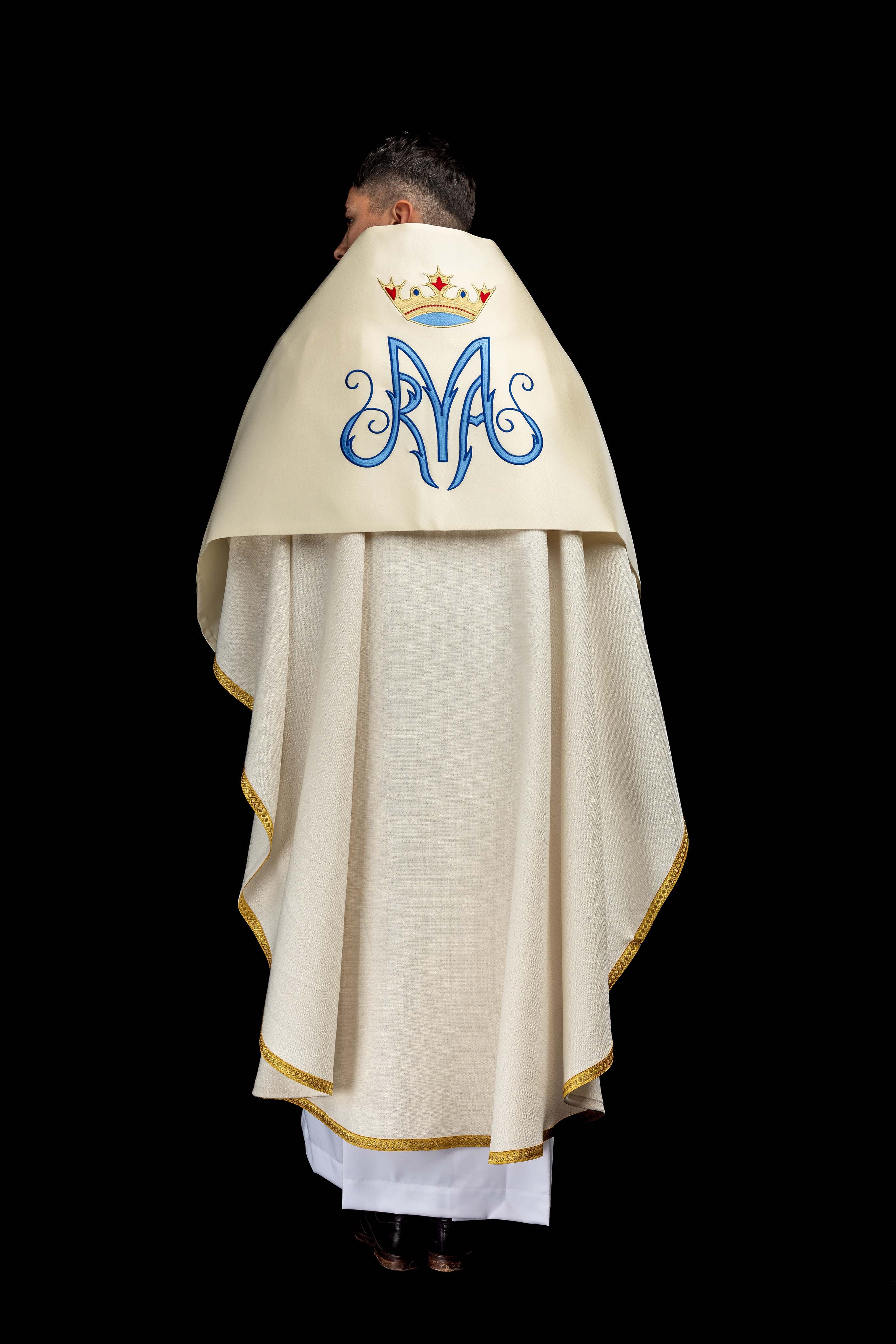 Voile huméral écru avec symbole marial brodé
