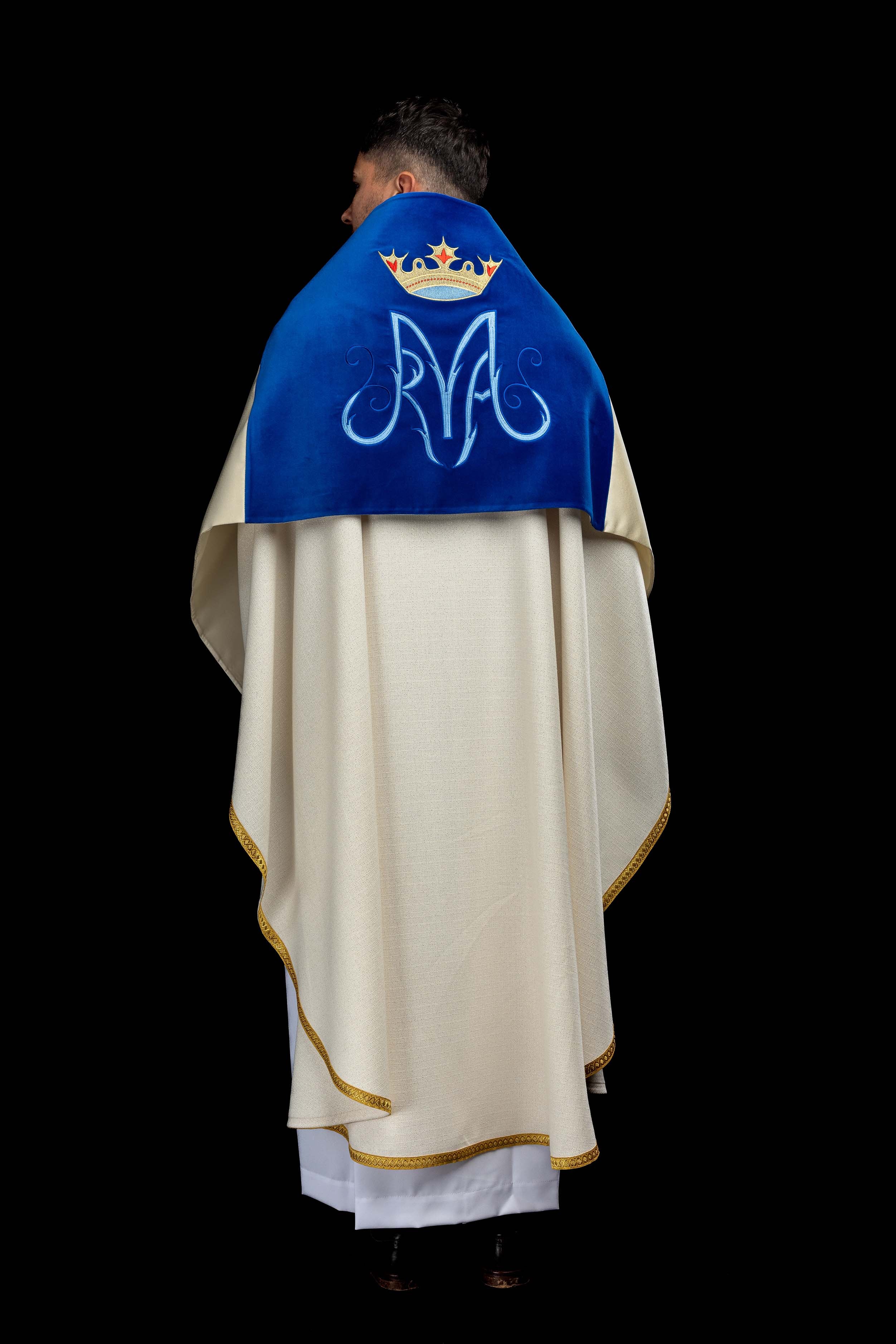 Voile huméral avec symbole marial brodé sur velours bleu