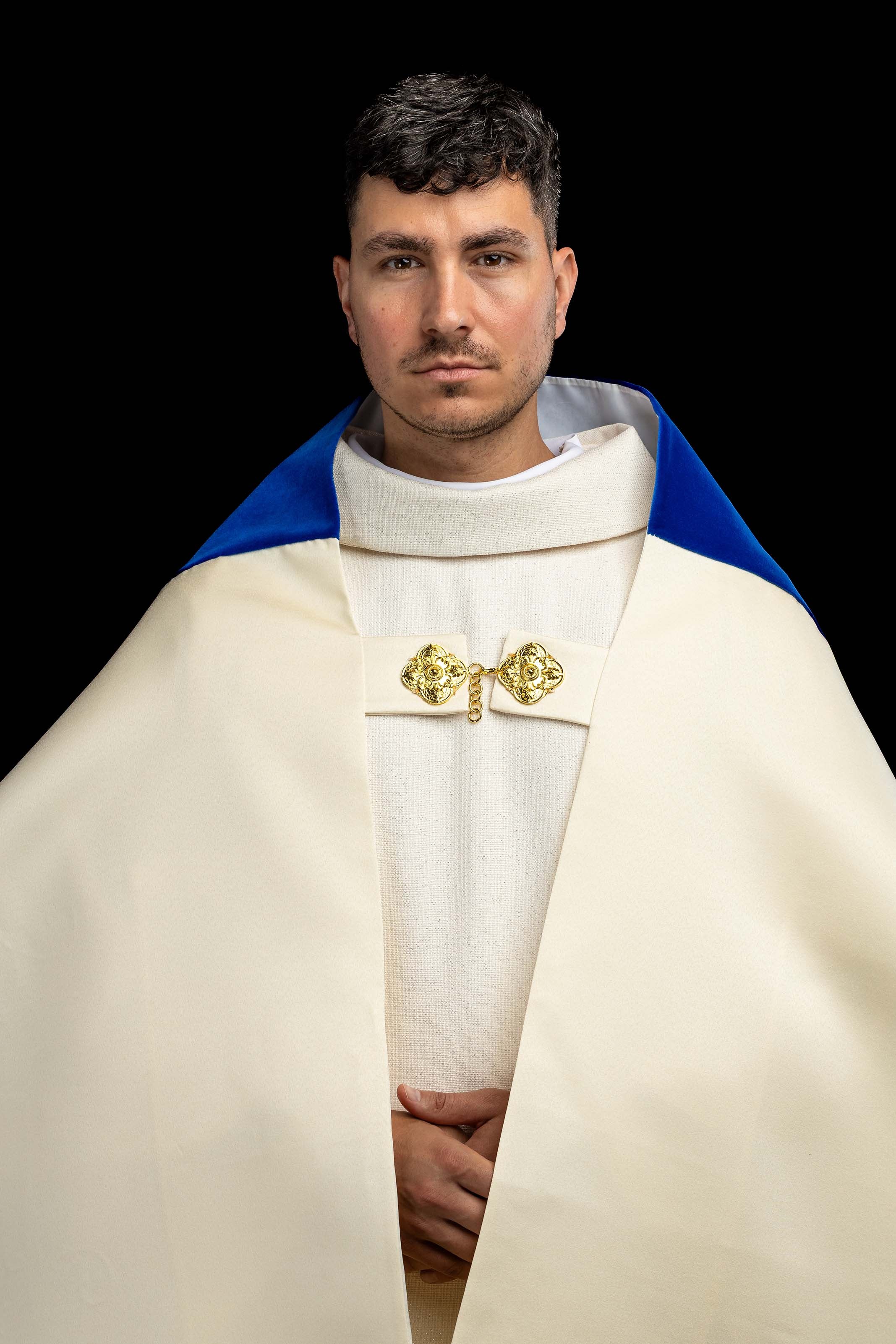 Voile huméral avec symbole marial brodé sur velours bleu