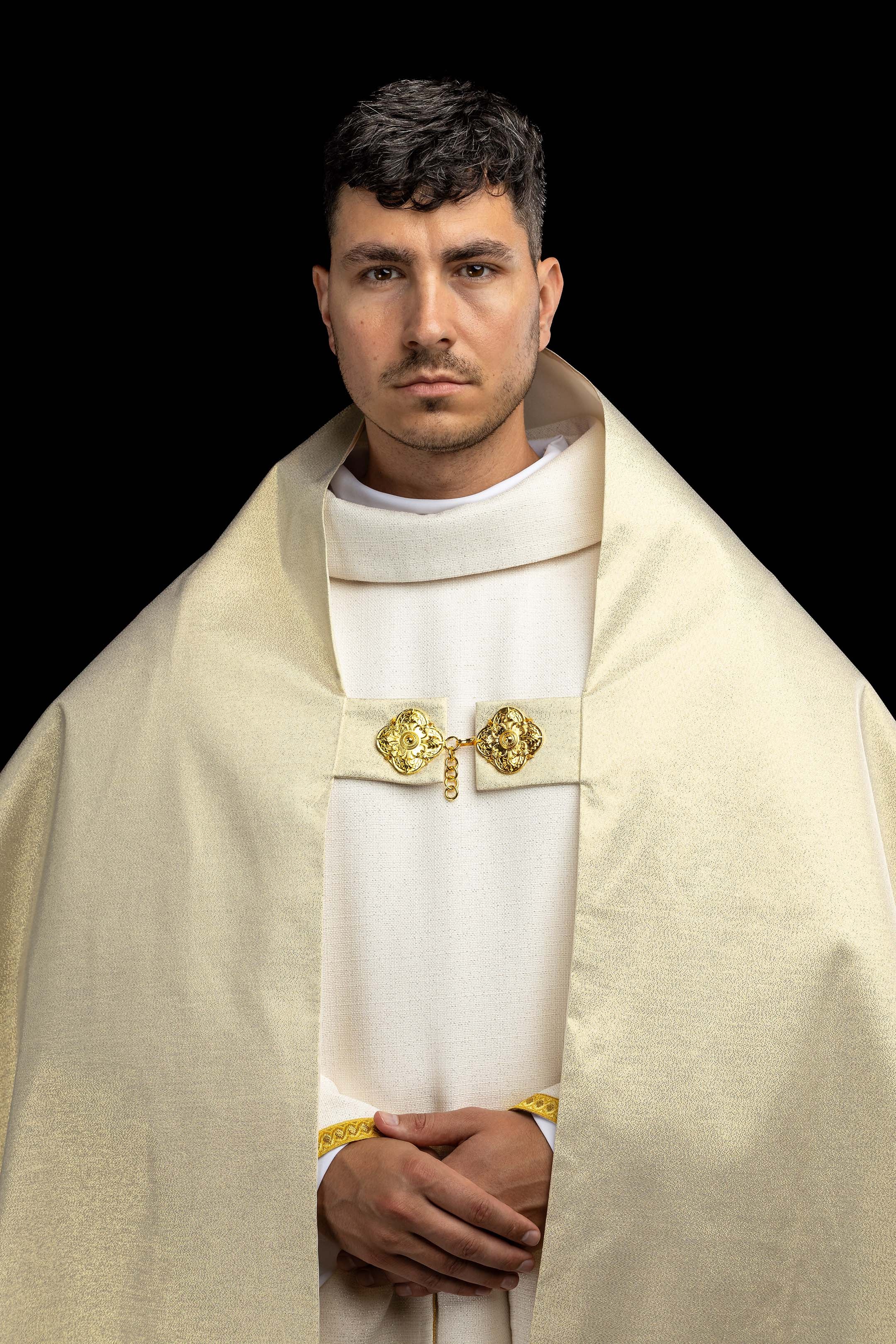 Voile huméral doré avec symbole du Sacré-Cœur de Jésus brodé
