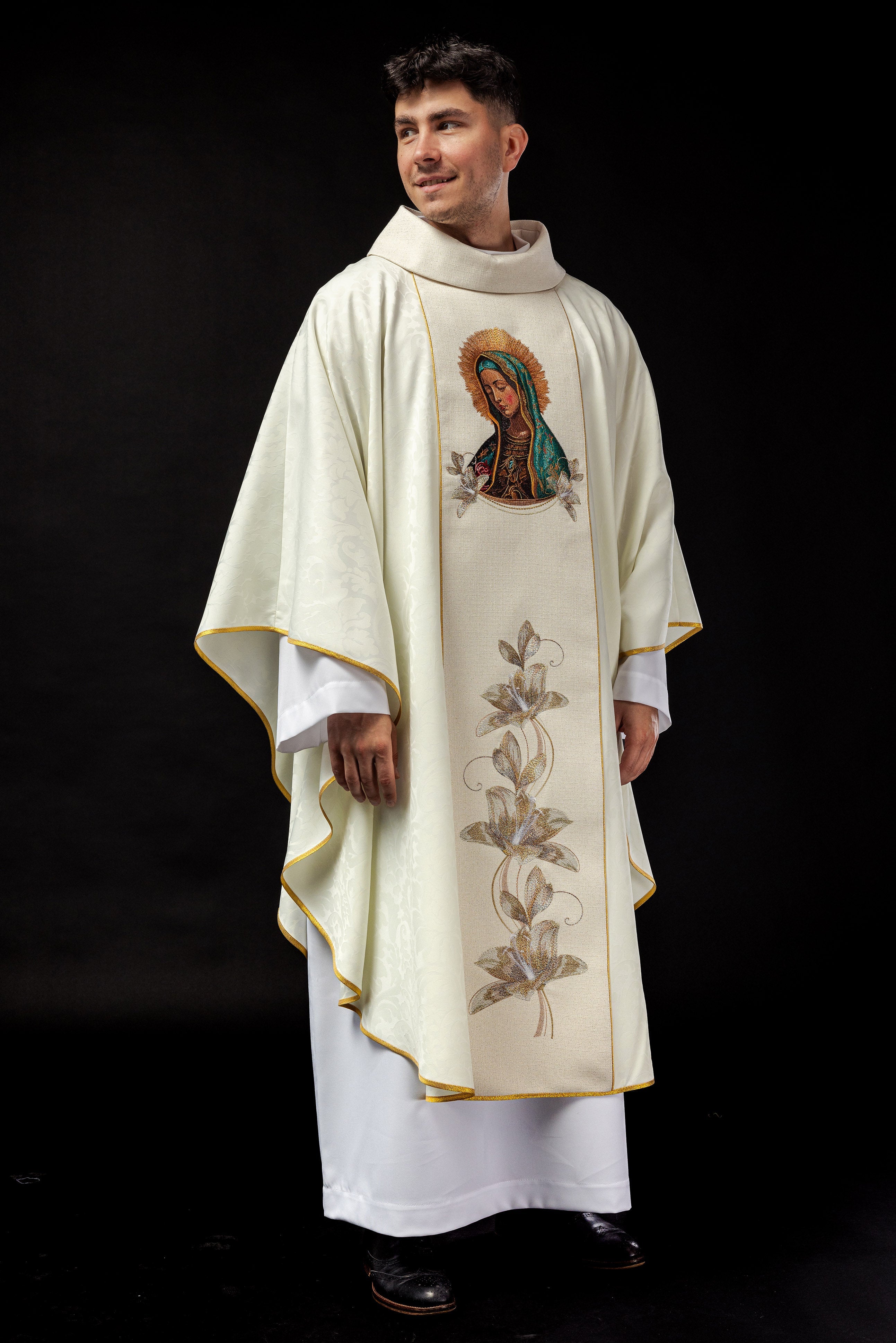 Chasuble brodée à l'effigie de Notre-Dame de Guadalupe