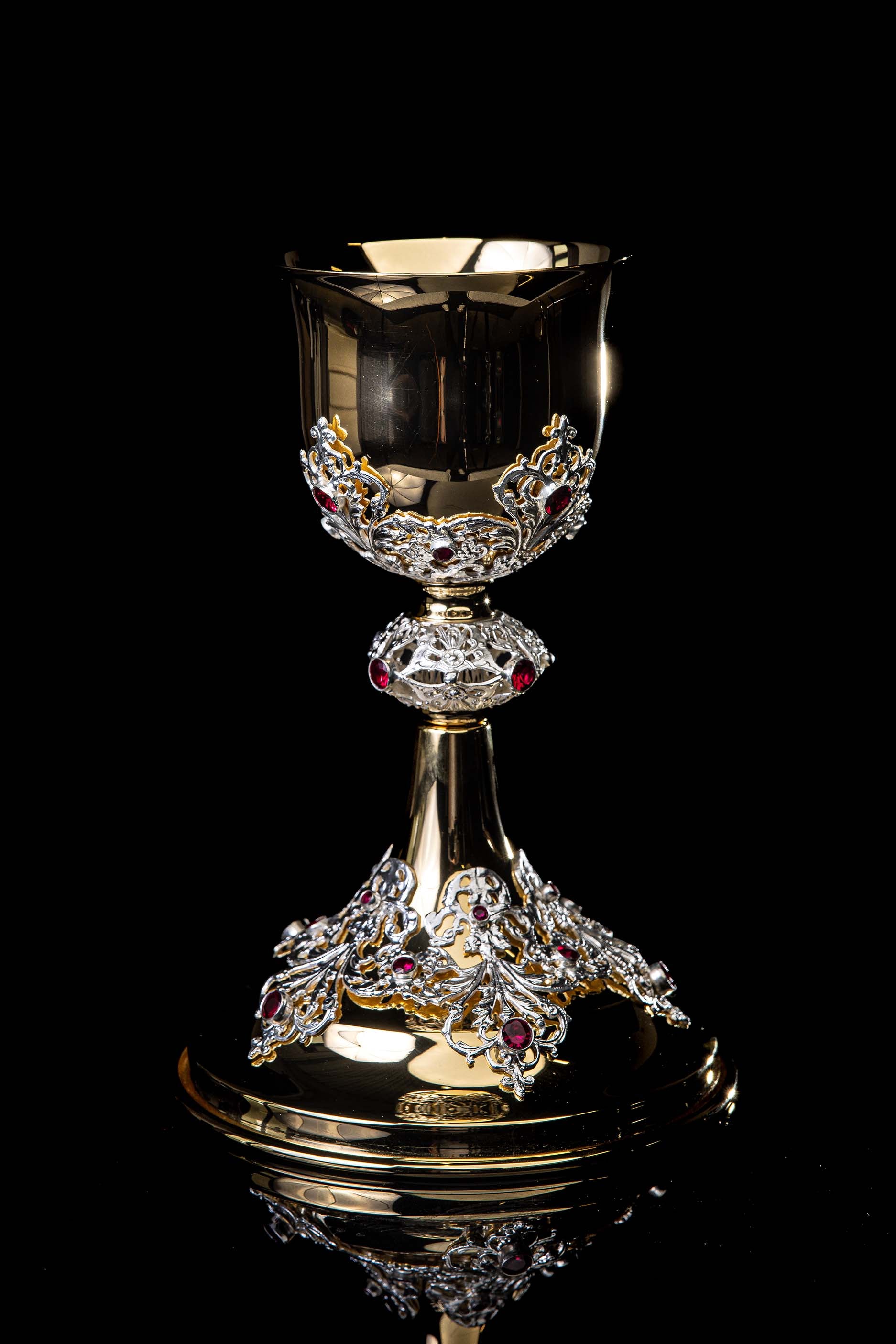 Calice liturgique doré fait à la main orné de rubis