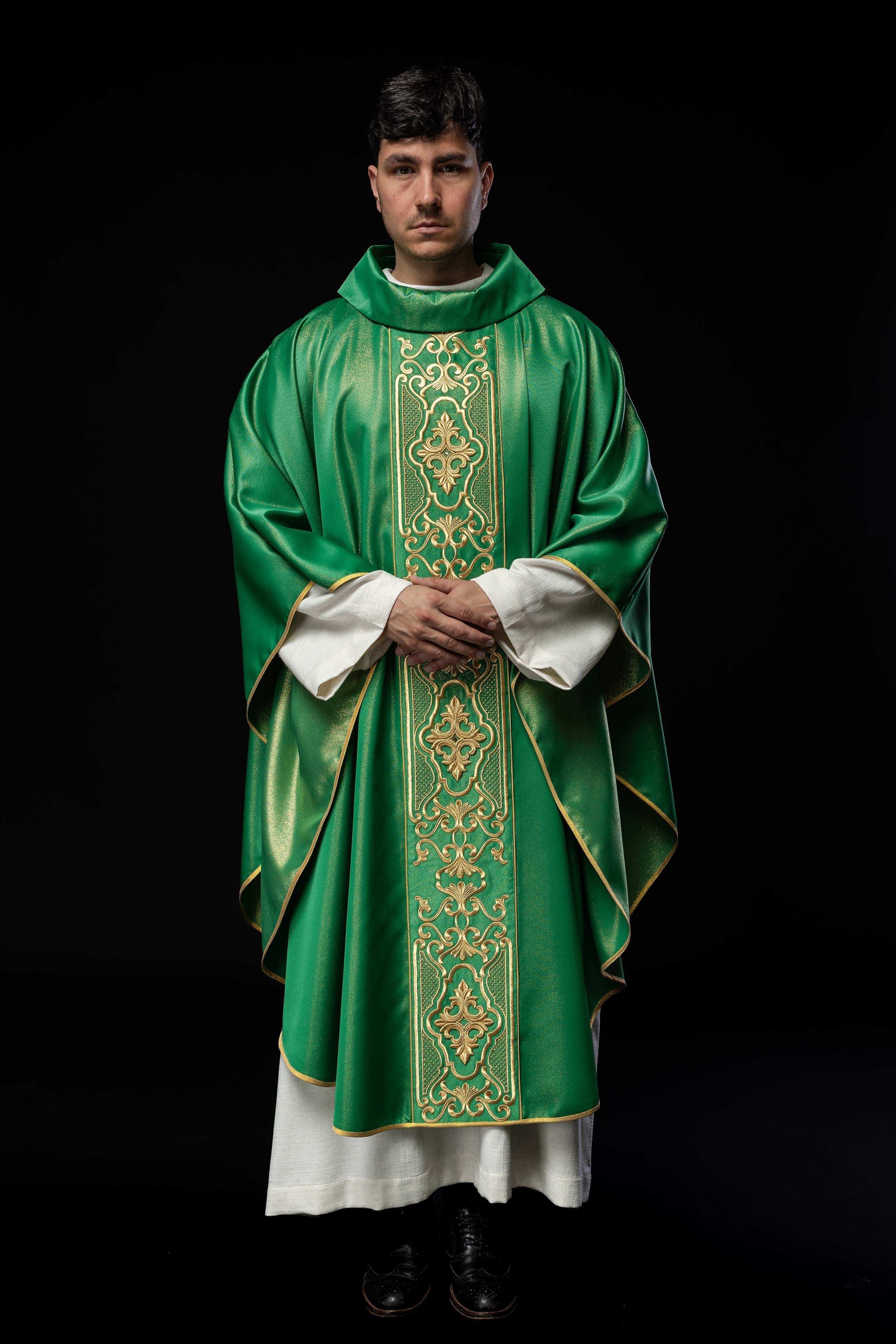 Chasuble verte richement brodée de lustre