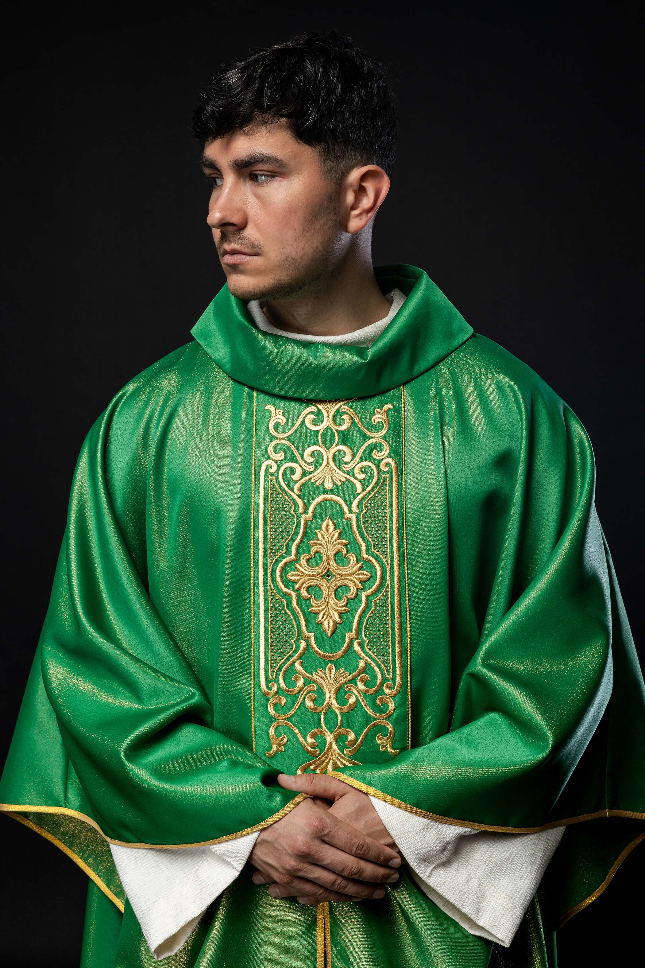 Chasuble verte richement brodée de lustre