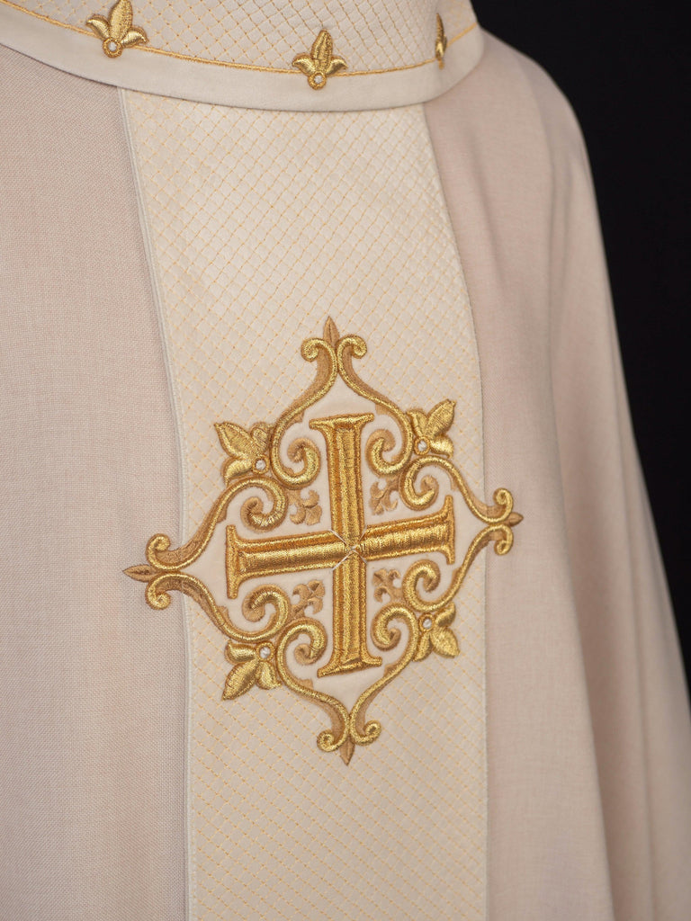 Chasuble brodée sur velours avec symbole Croix Ecru