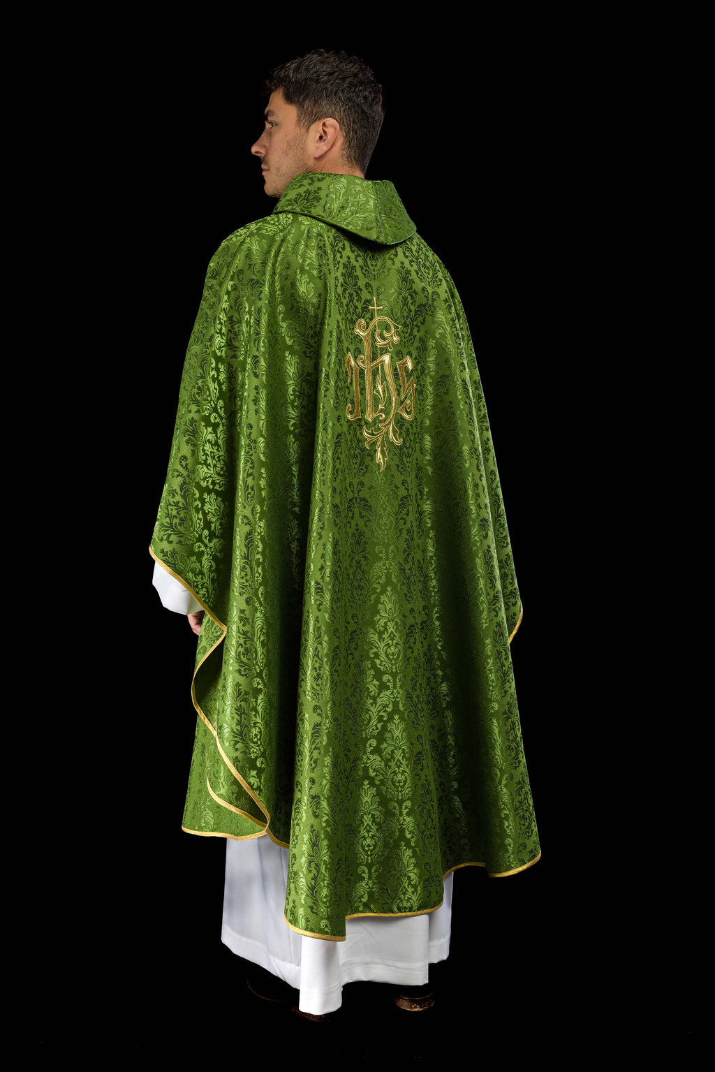 Chasuble verte avec motif IHS brodé sur tissu décoratif