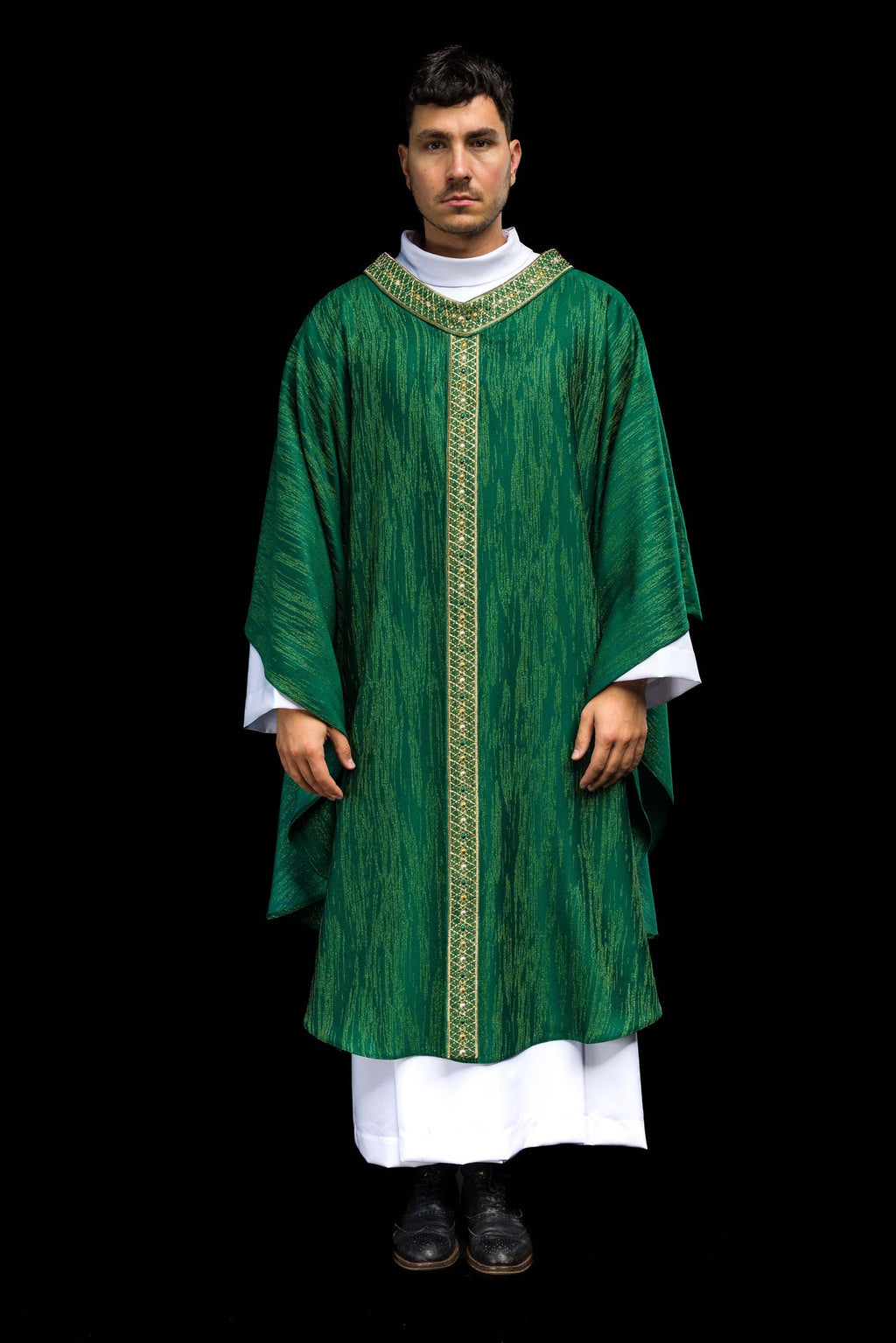 Chasuble verte avec bande et col brodés