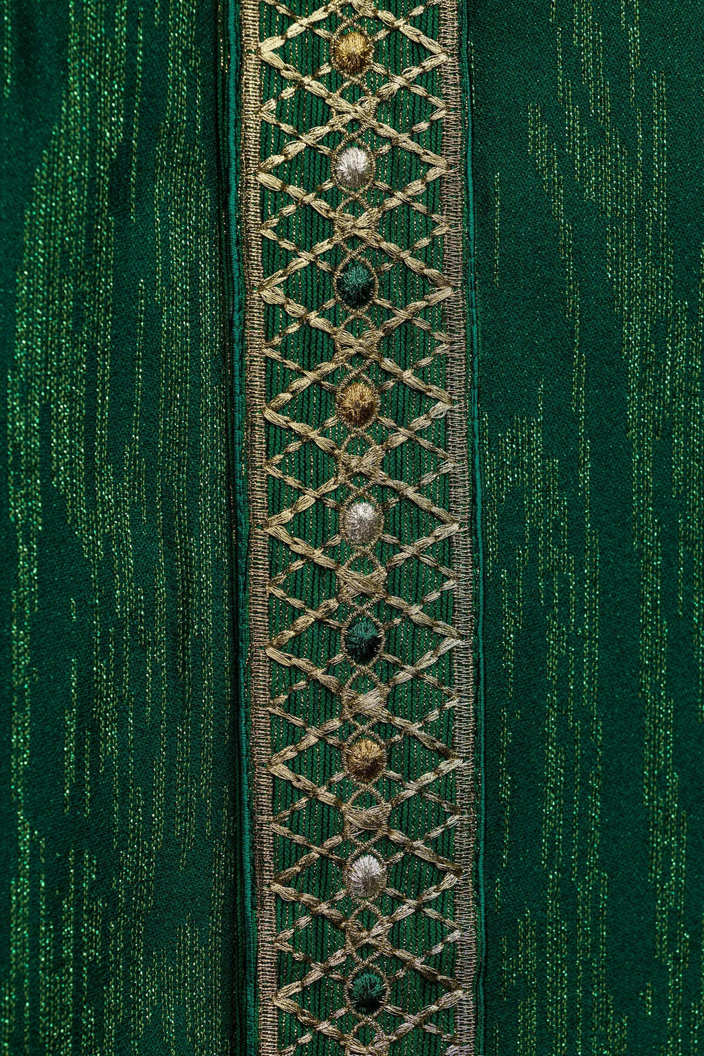 Chasuble verte avec bande et col brodés