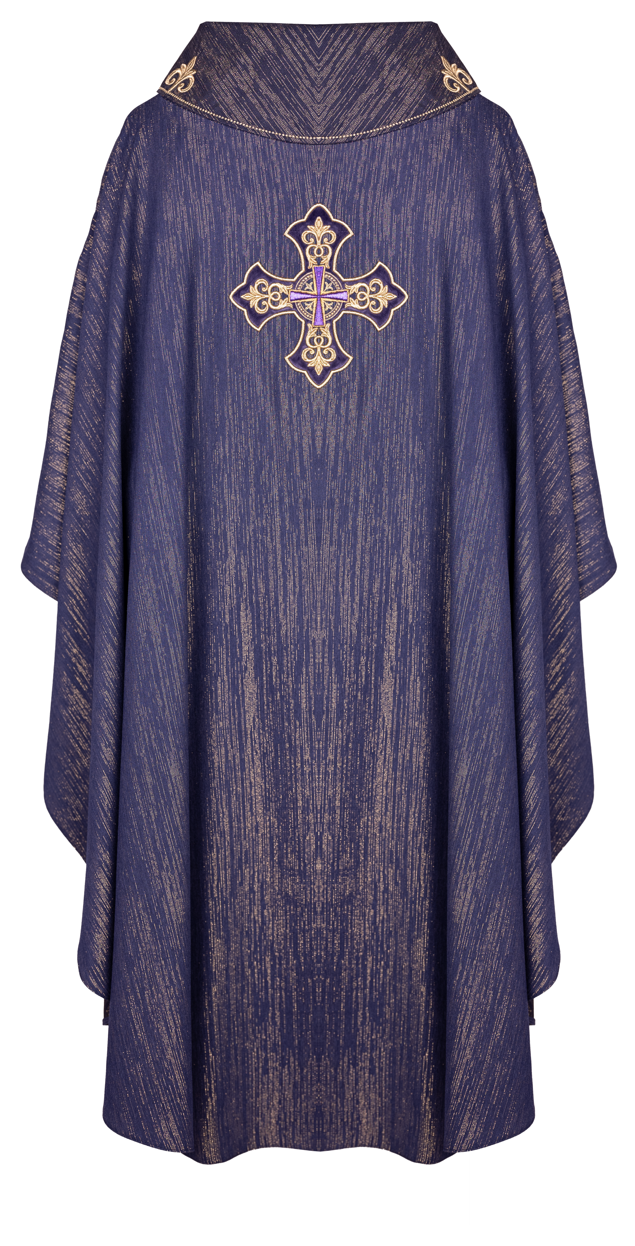 Chasuble violette avec croix richement brodée et col décoré