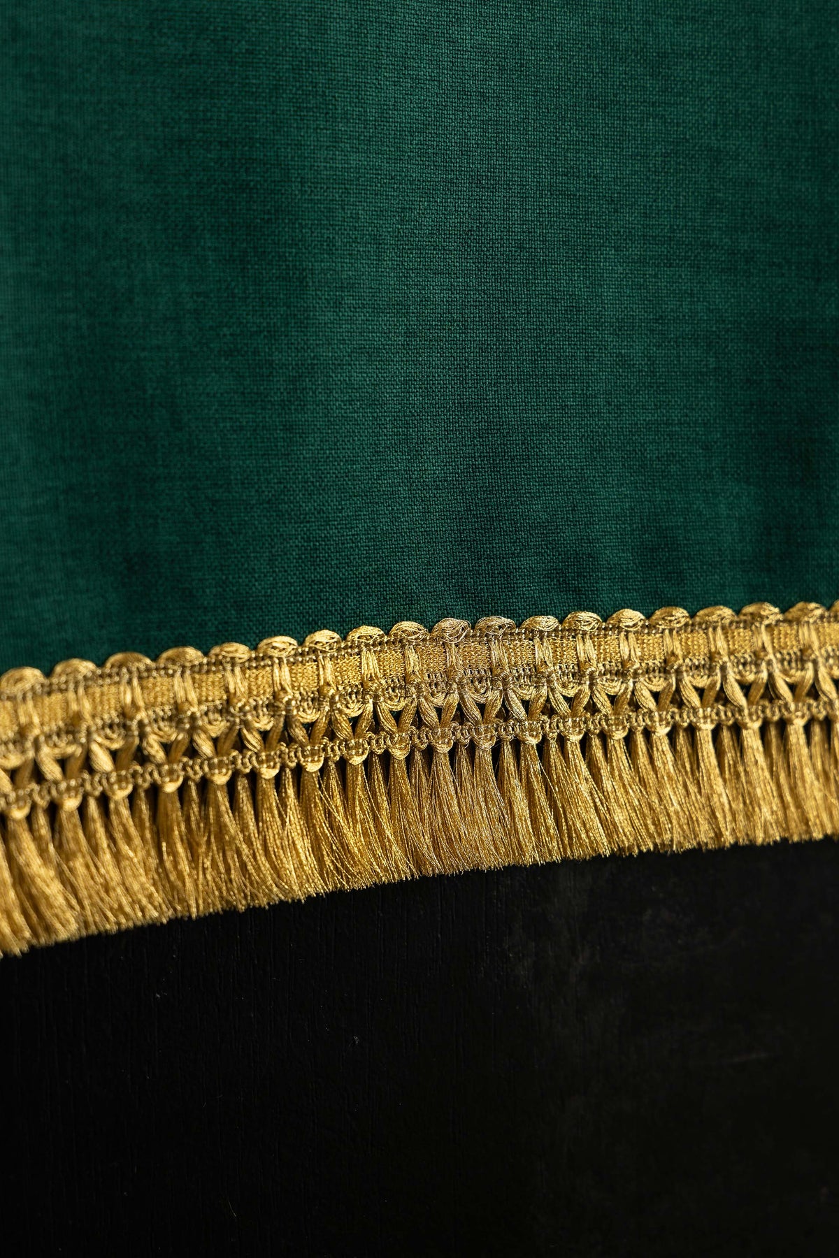 Parement d’ambon vert avec motif de croix brodé