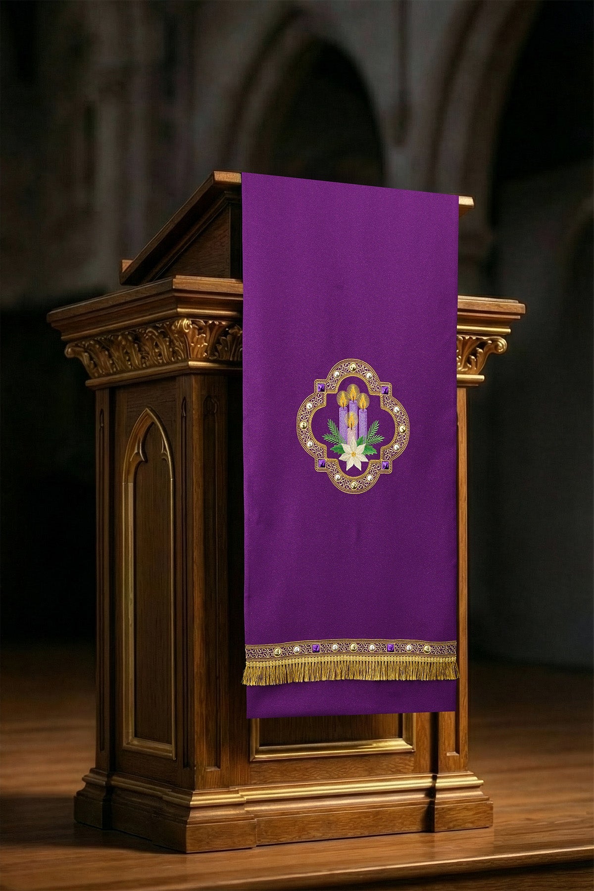 Nappe de lutrin violette avec broderie de l’Avent