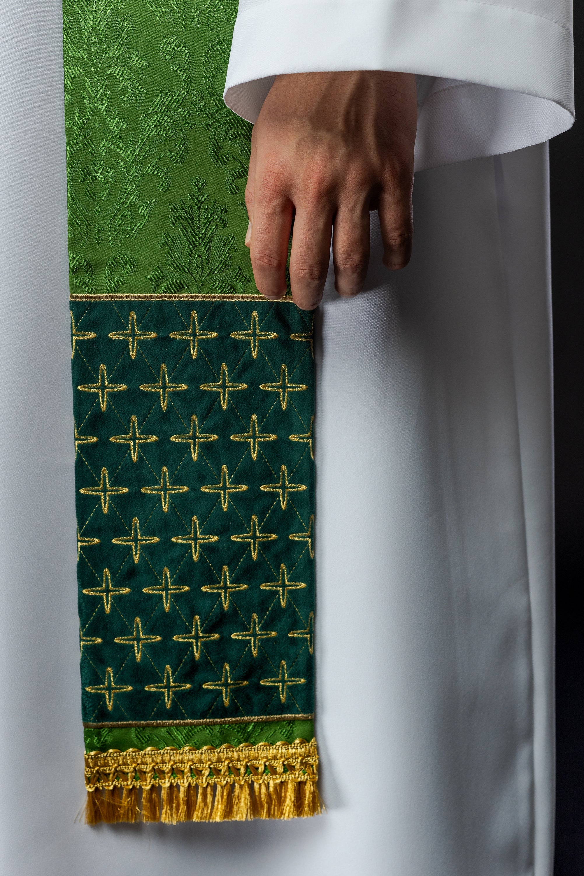 Étole en jacquard brodé avec motifs croisés vert