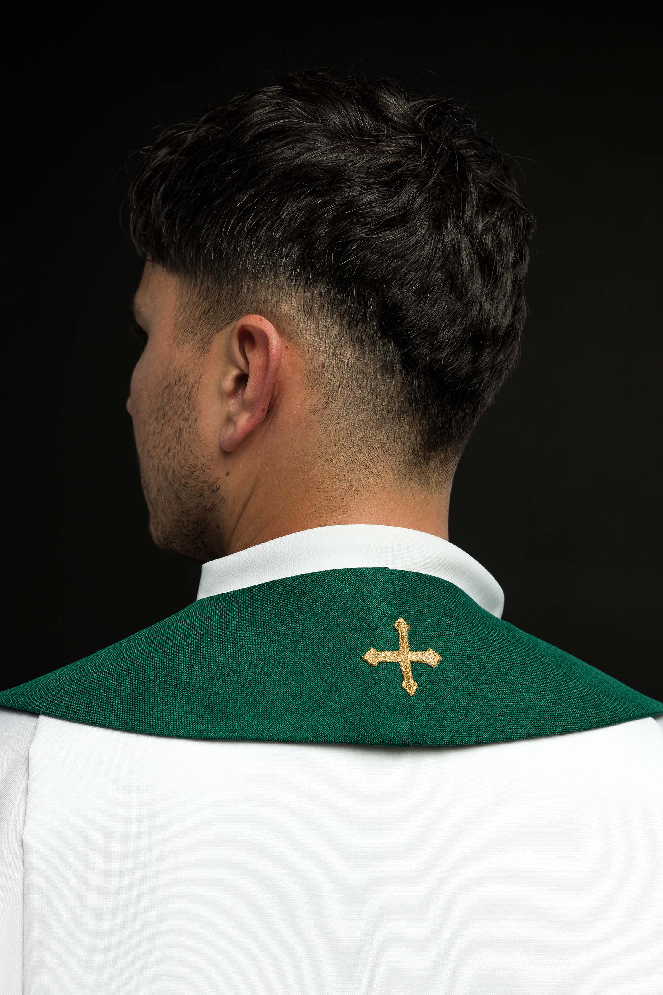 Étole brodée avec motif IHS verte