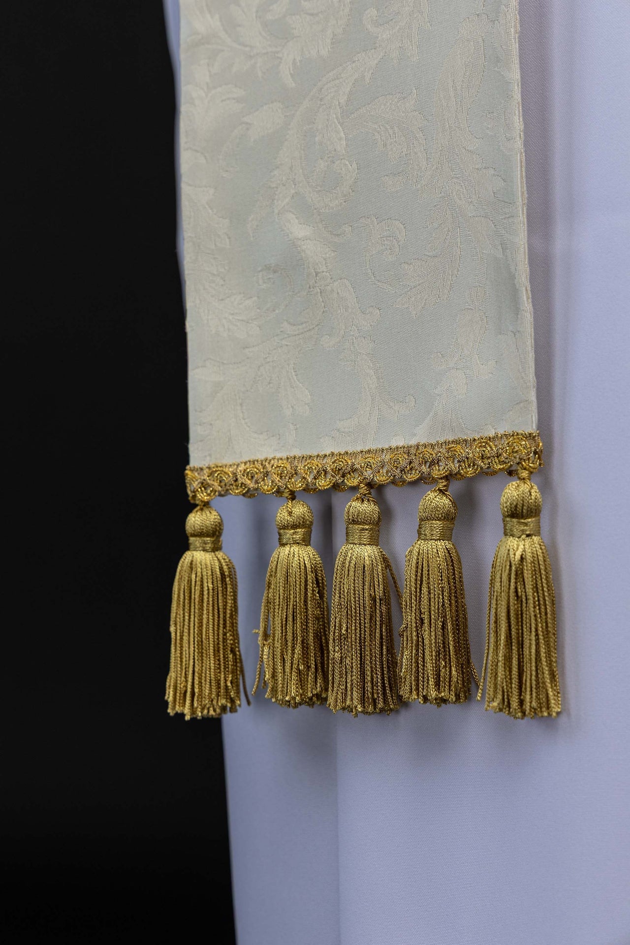 Étole avec représentation de la Sainte Famille confectionnée dans un tissu décoratif