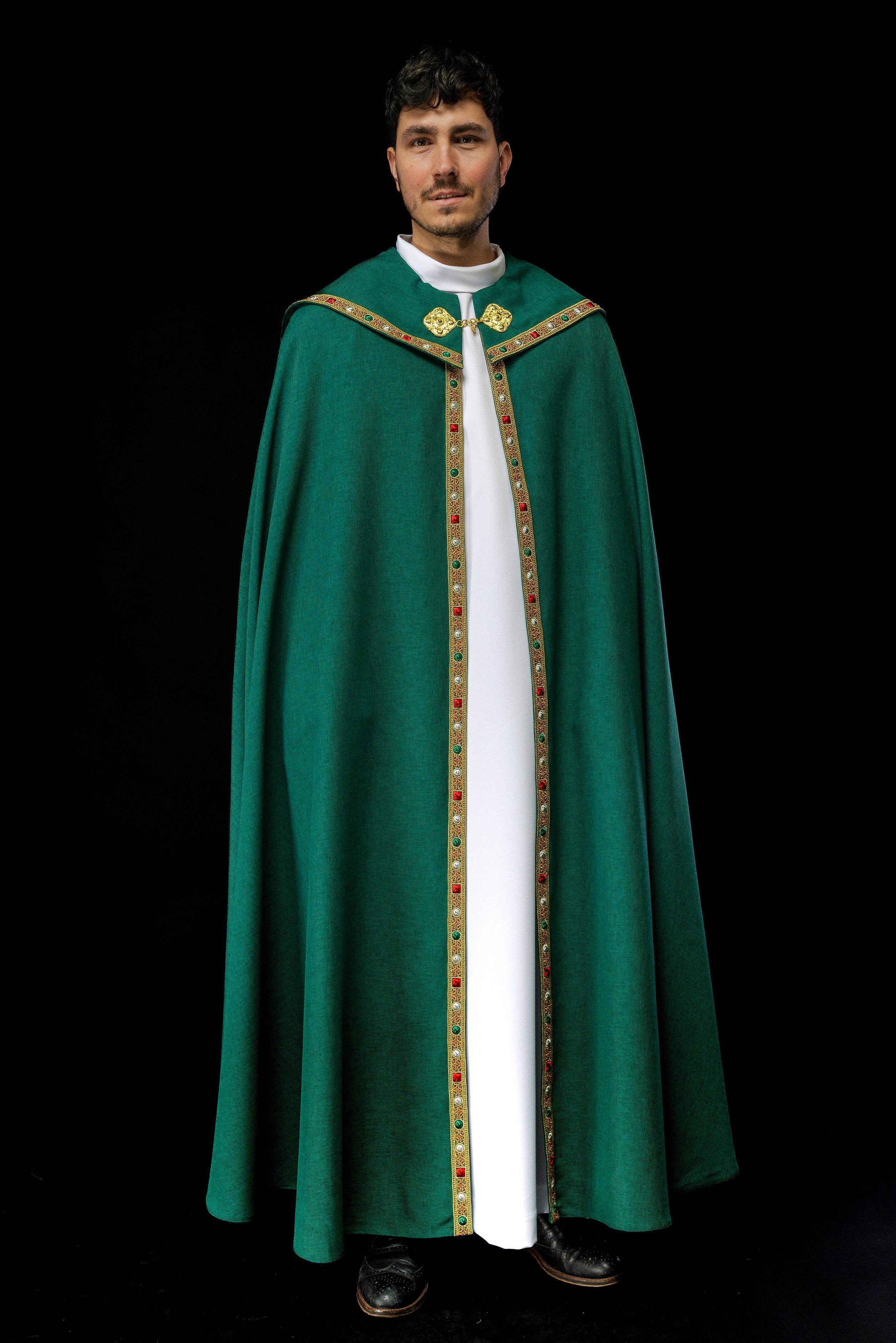 Chapelle liturgique verte avec IHS doré