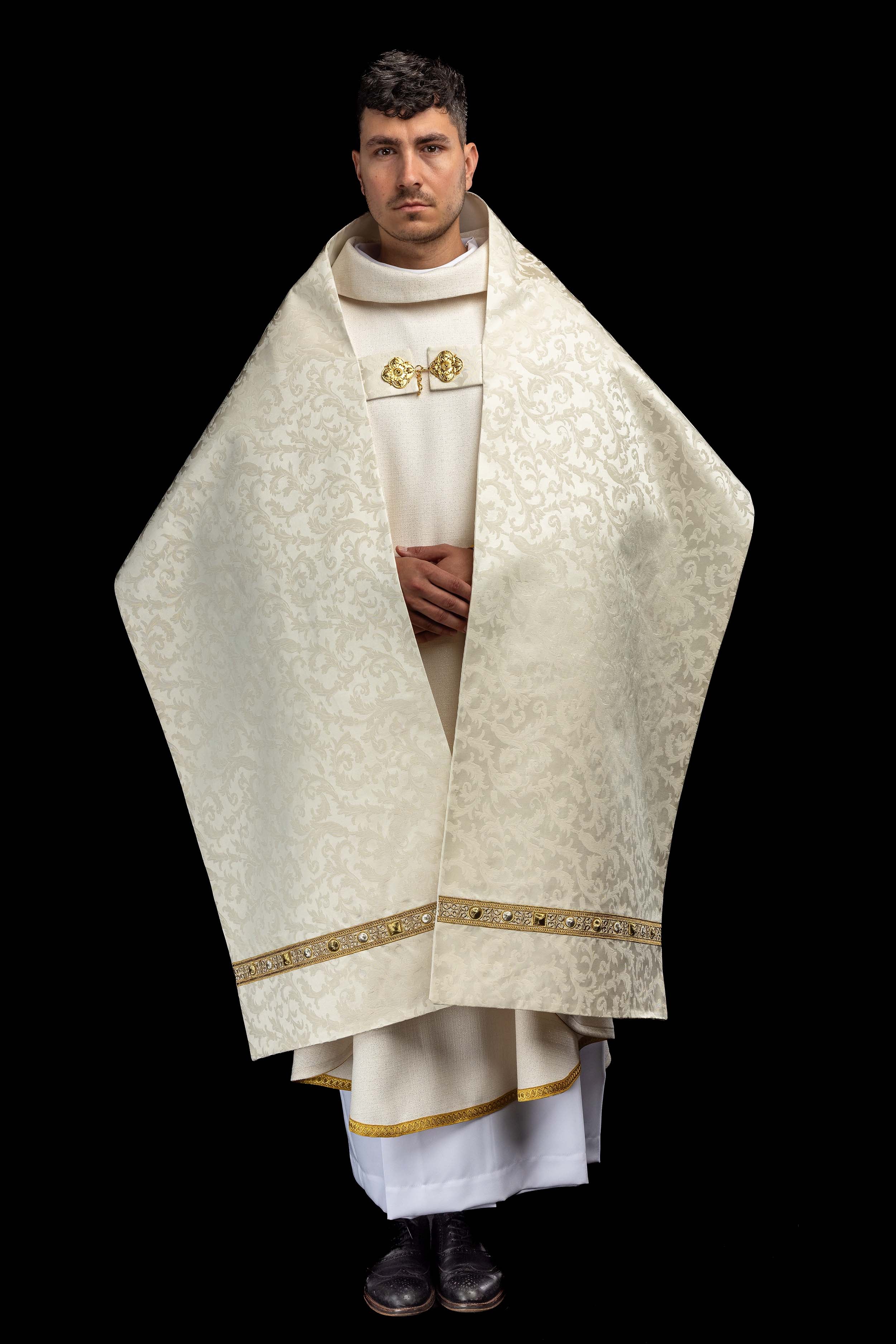 Voile huméral avec broderie de l’Agneau pascal sur tissu jacquard
